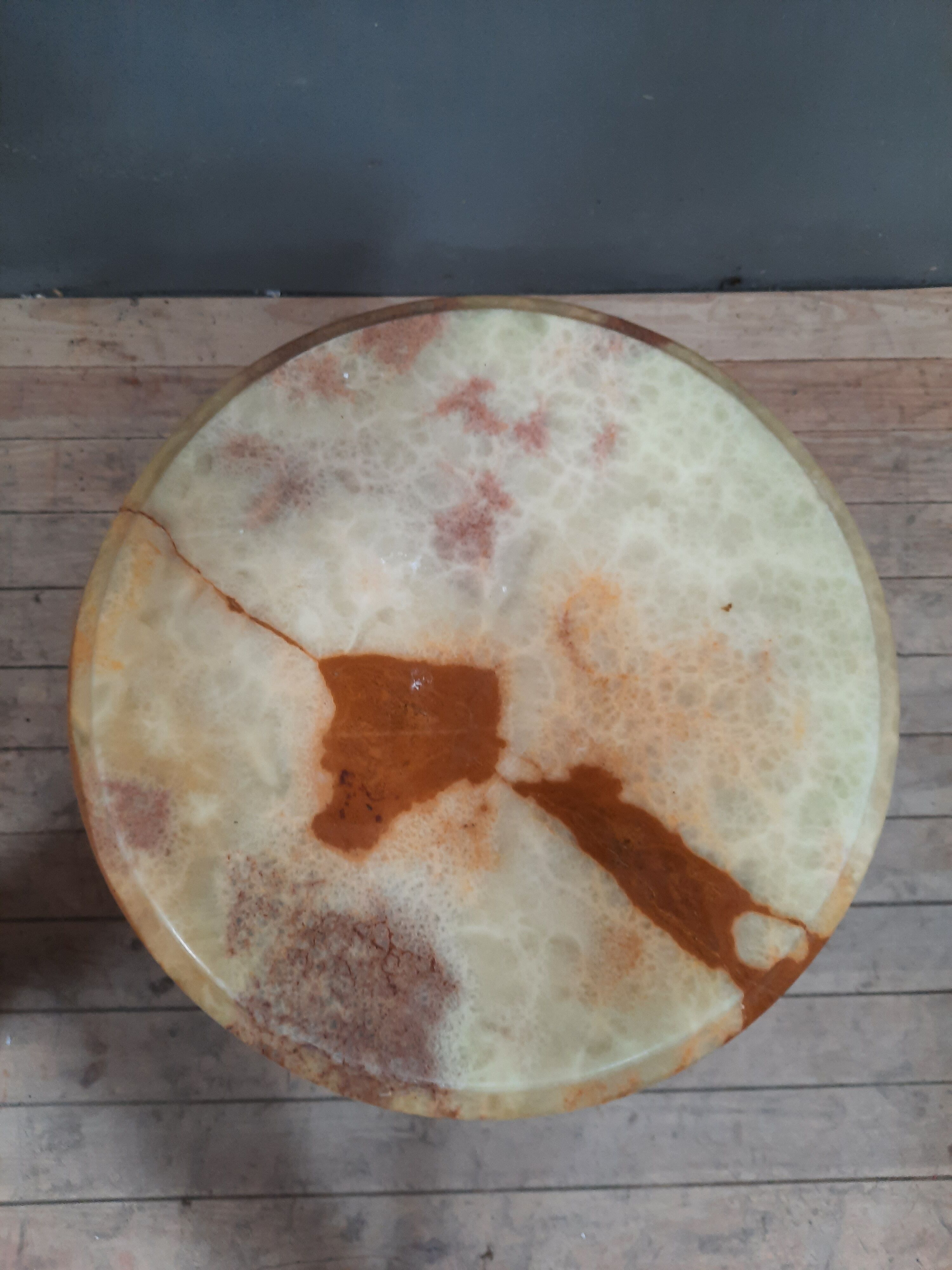 Bronze and onyx selette