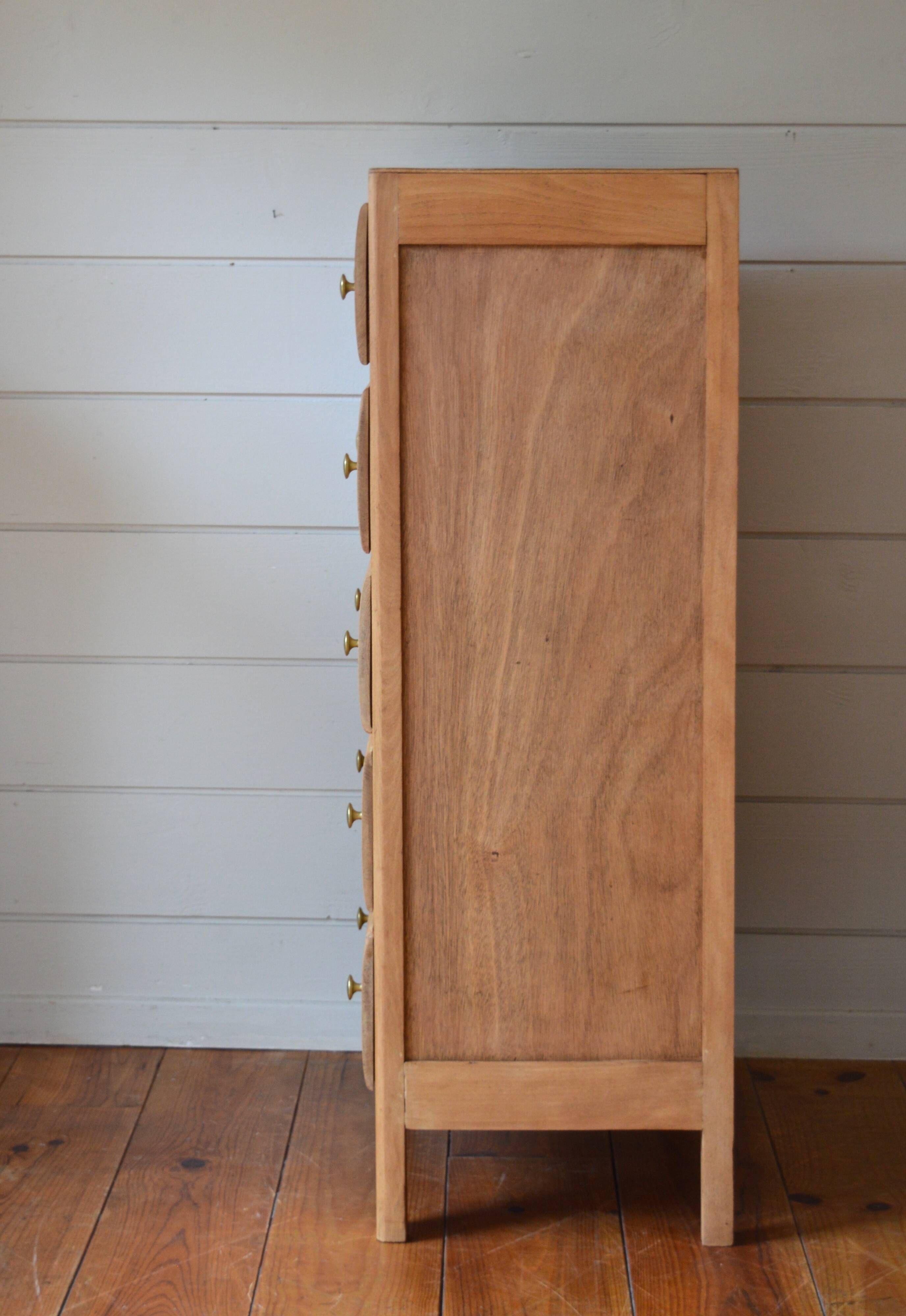 chiffonier