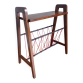 Wooden saddle and scoubidou magazine rack