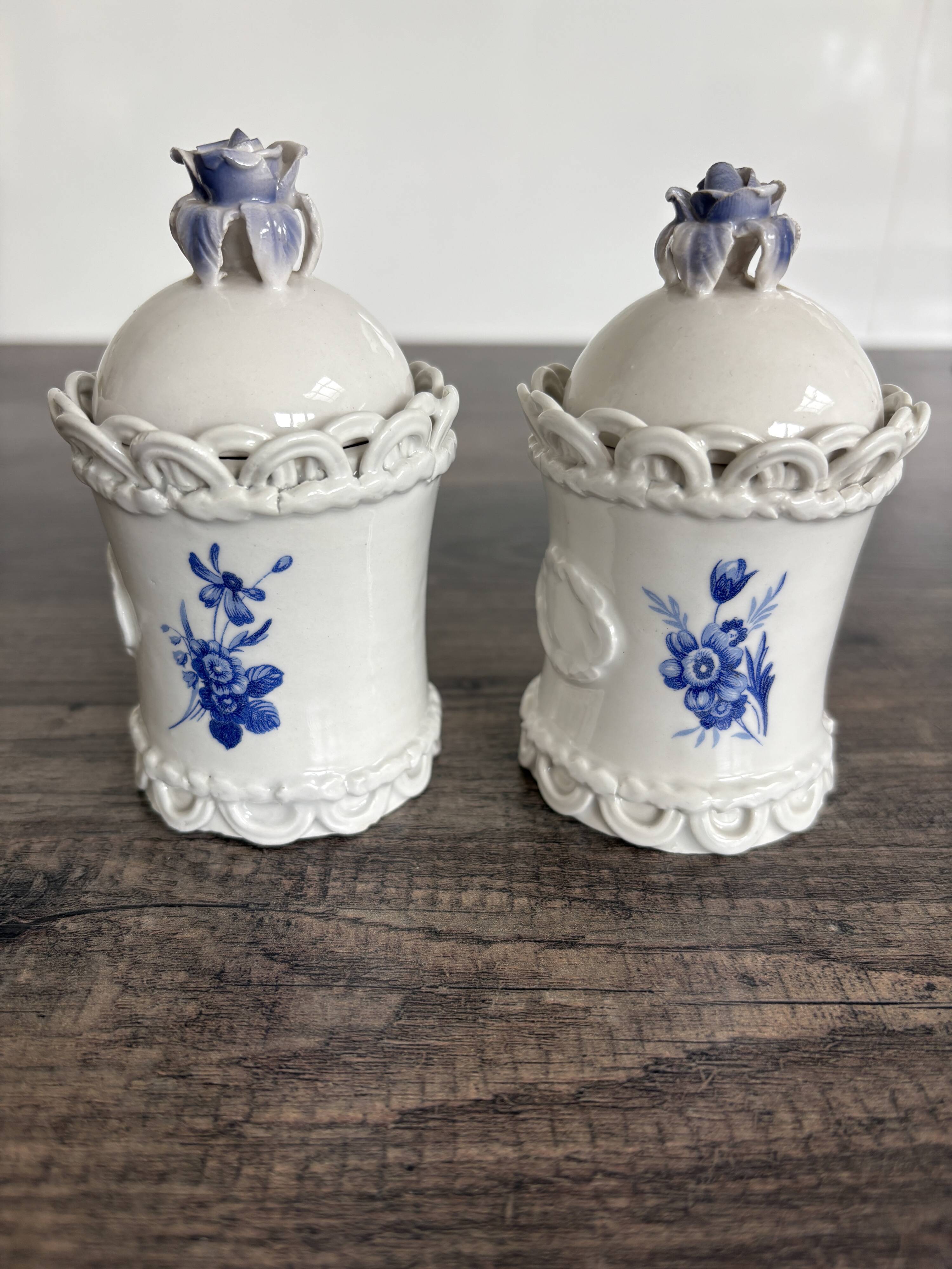 2 small porcelain pots from Capodimonte