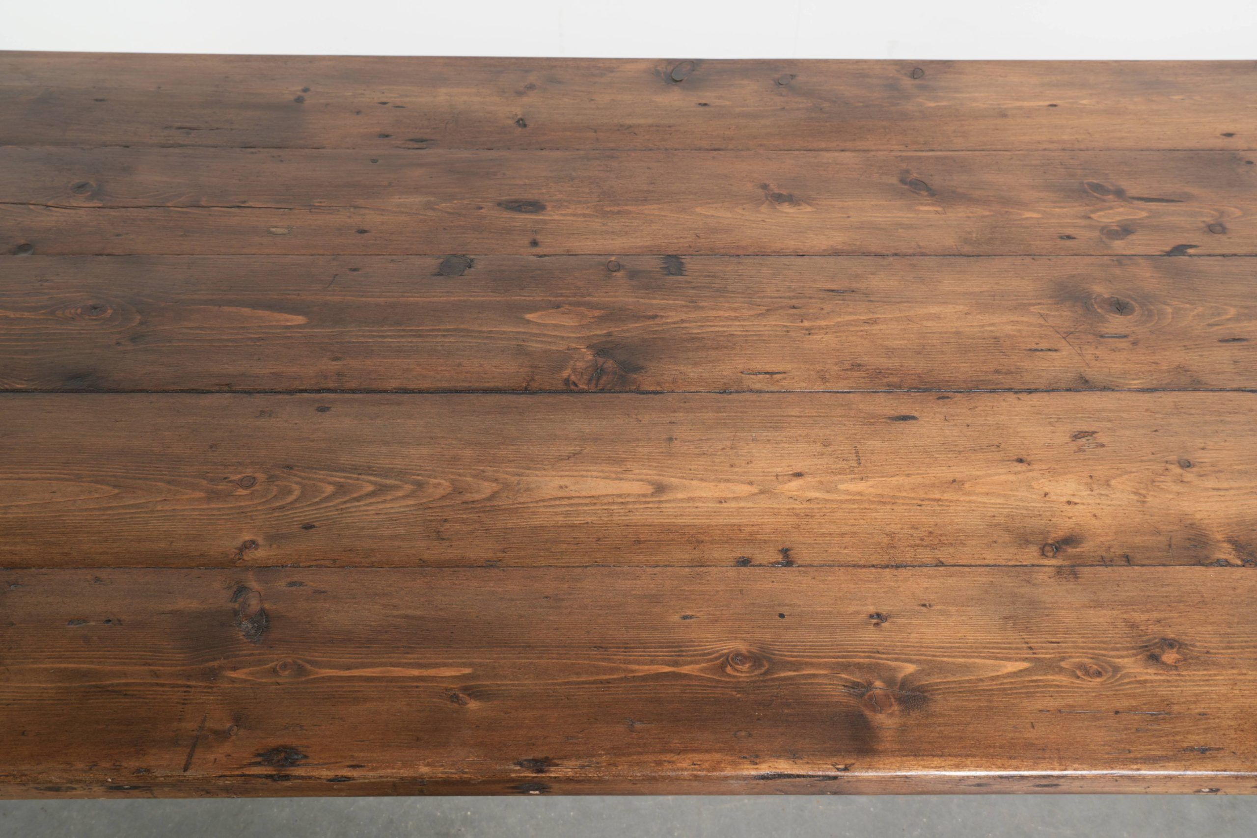 Antique English 19th-century farmhouse dining table made of pinewood