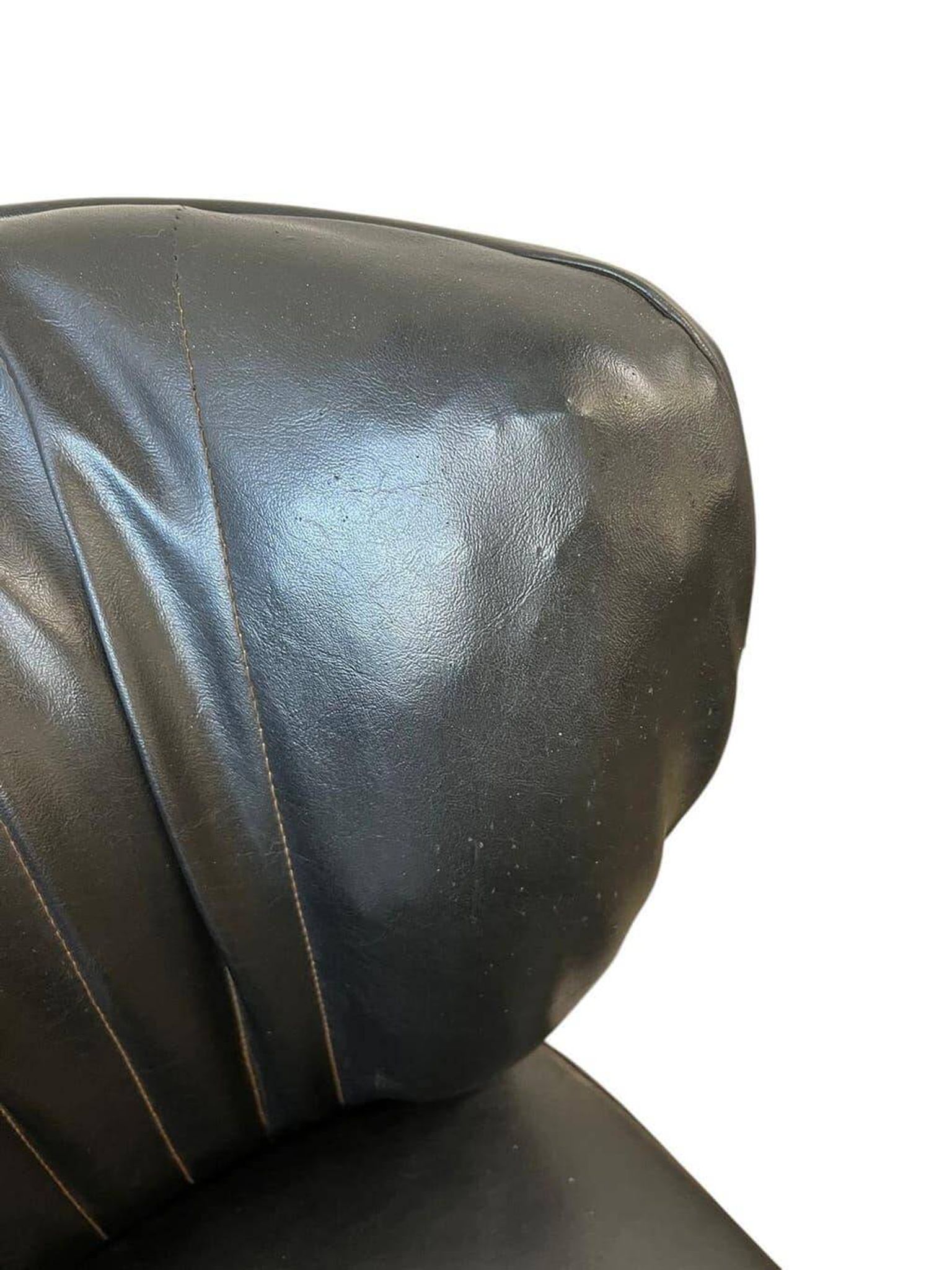 Fauteuil cocktail vintage en similicuir noir / siège unique