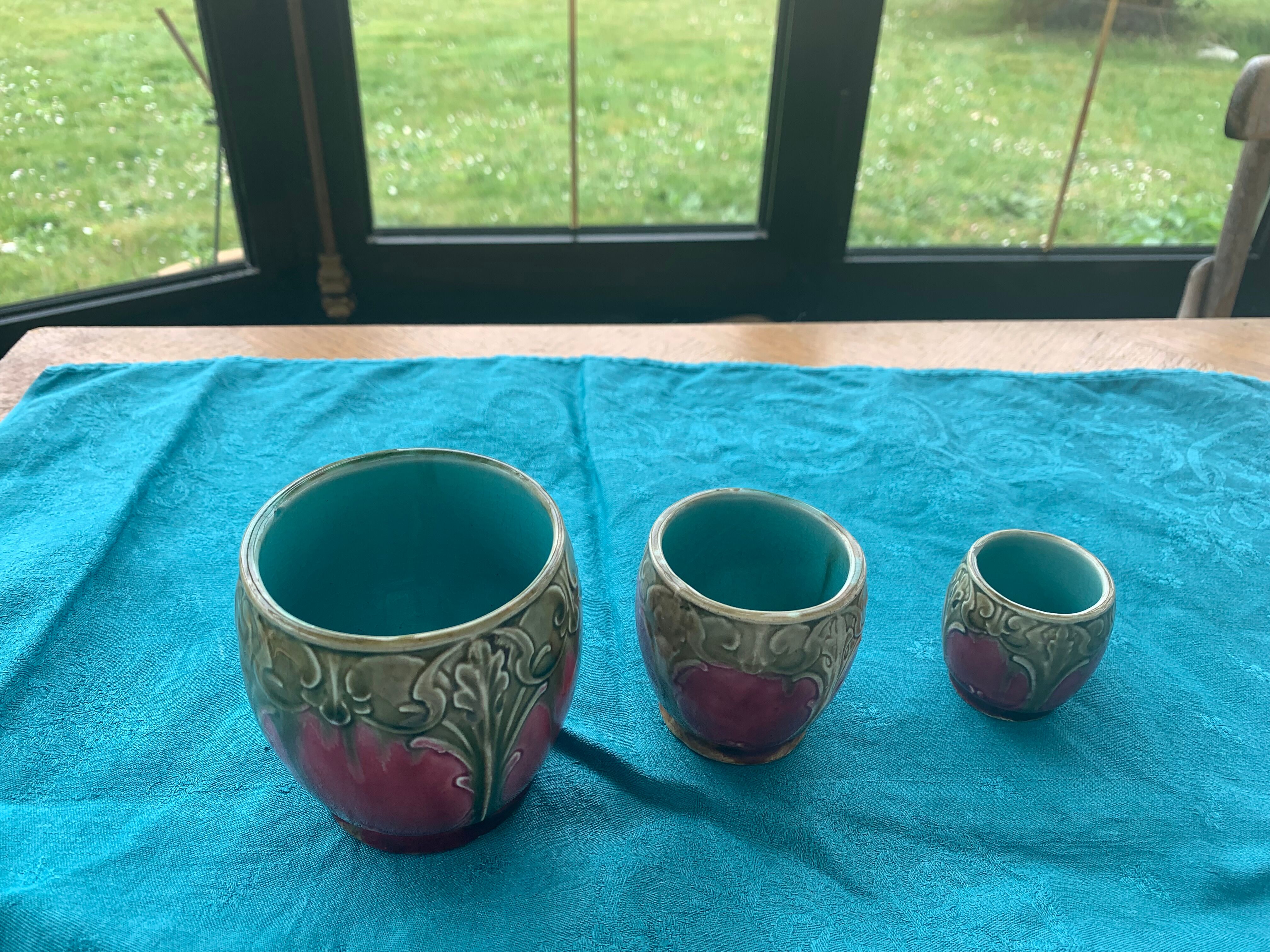 Set of art nouveau slurry consisting of a large dish and 3 small collector's jars