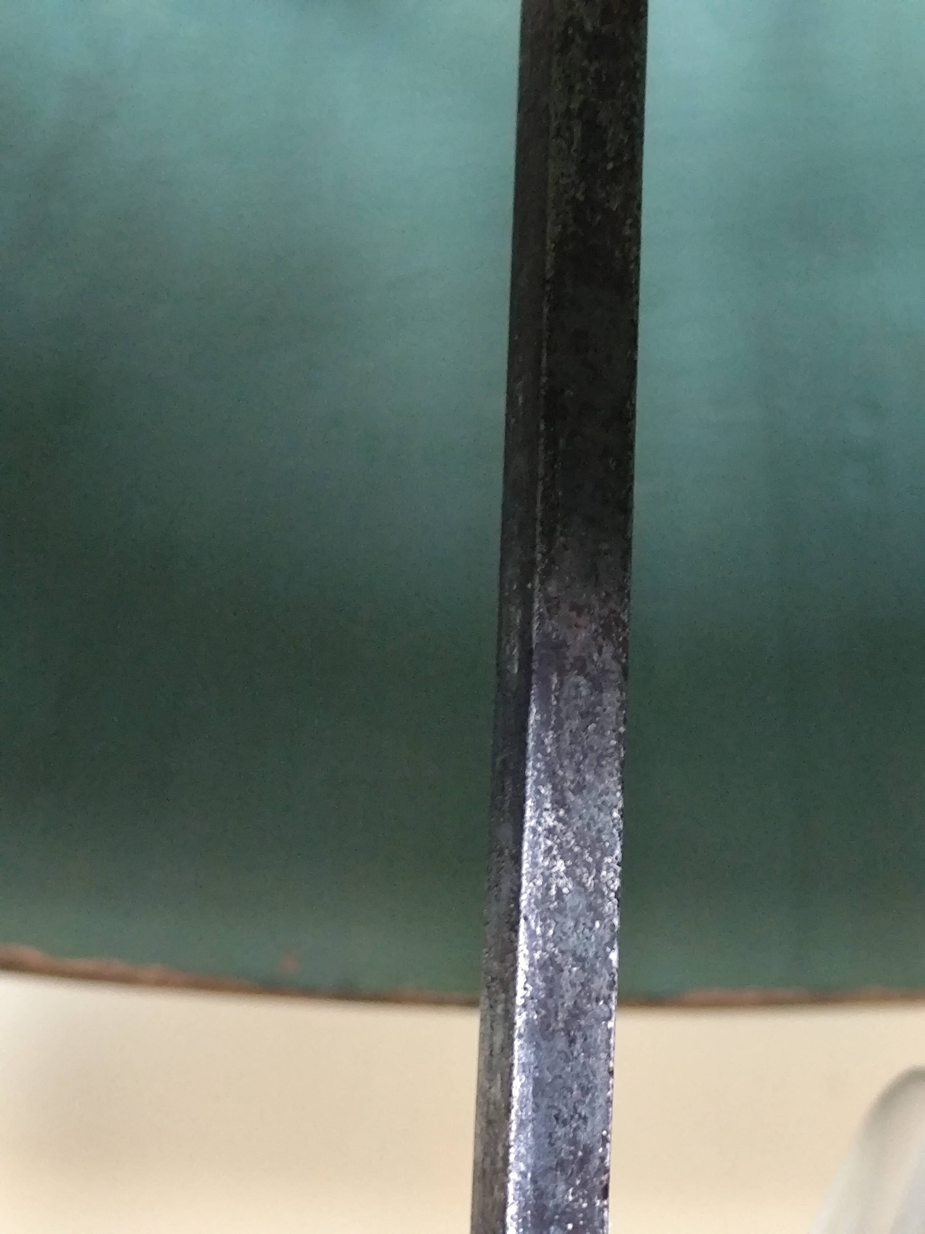 Three-light bouillotte lamp in gold metal, desk lamp.