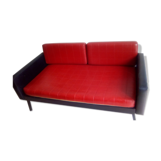 Canapé en skai rouge