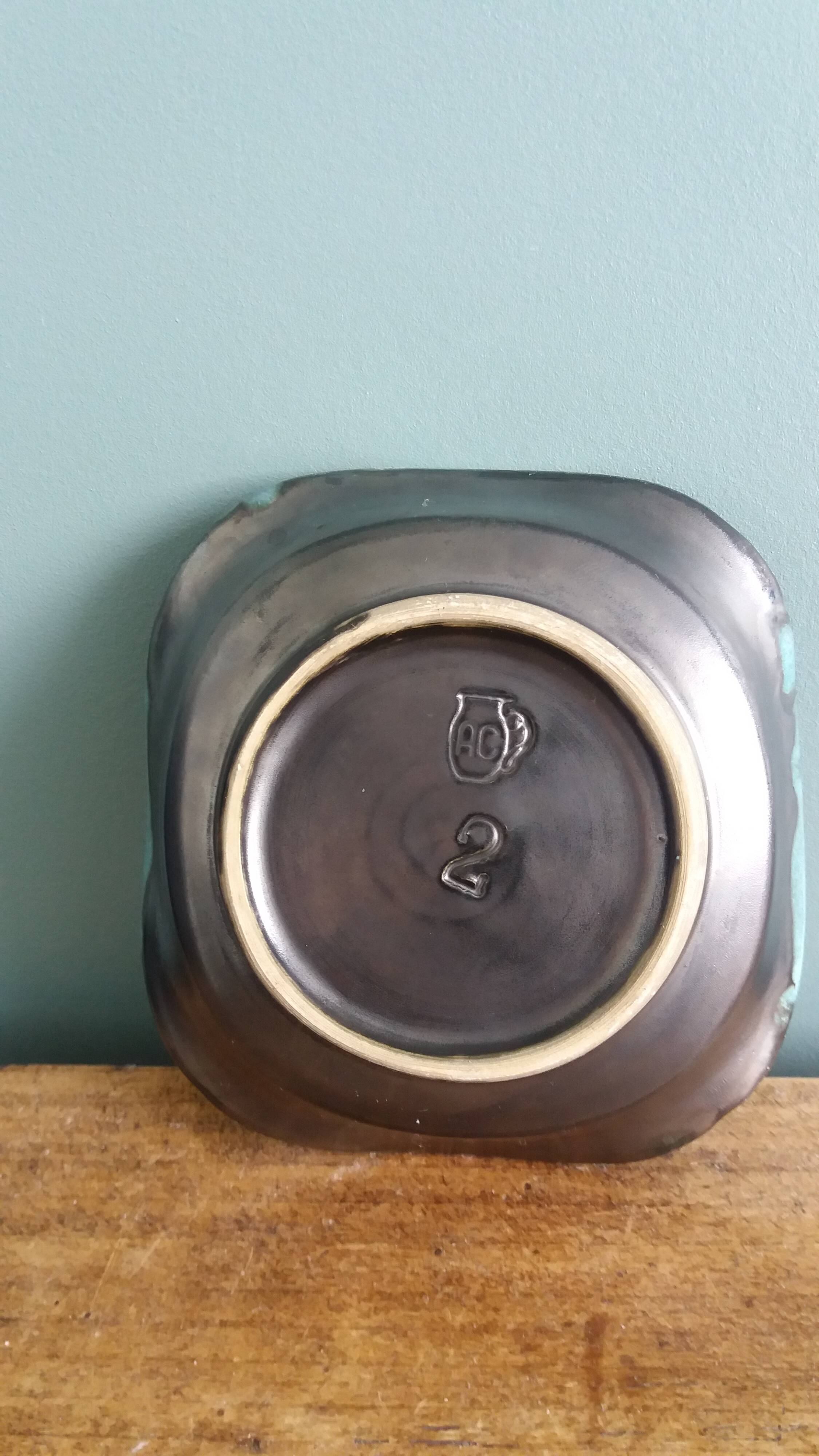 Ashtray signed by André Chaudemanche at Mezeray in Malicorne clay.