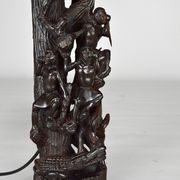 Lampe africaine en ébène sculpté, "Chasseurs, buffle et crocodile"
