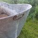 Ancienne baignoire en zinc pour le jardin.