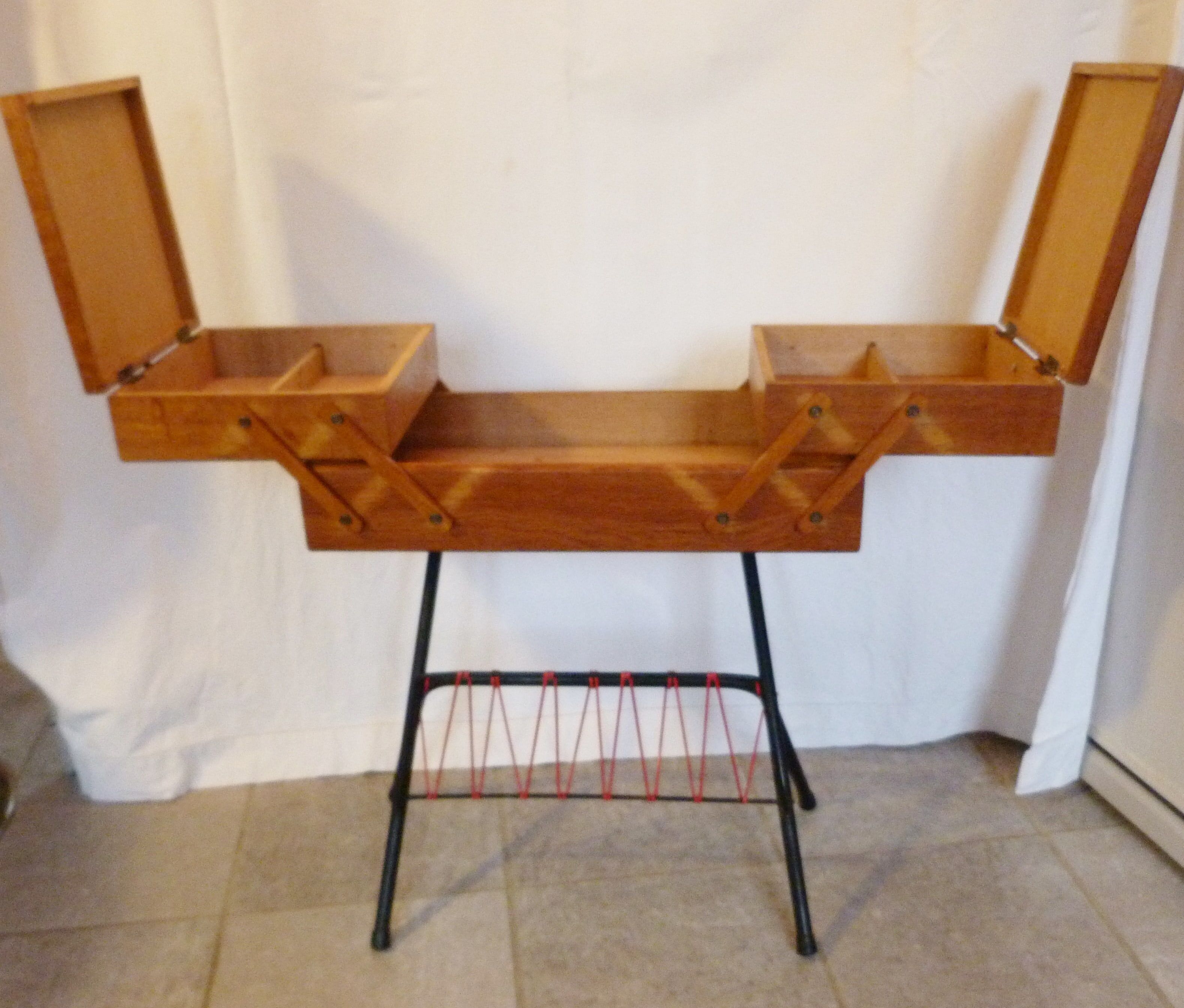 Scoubidou sewing basket