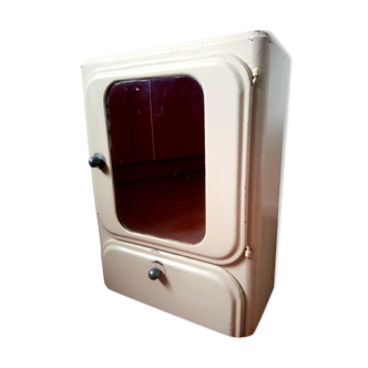 Medicine cabinet of the 40s in sheet metal