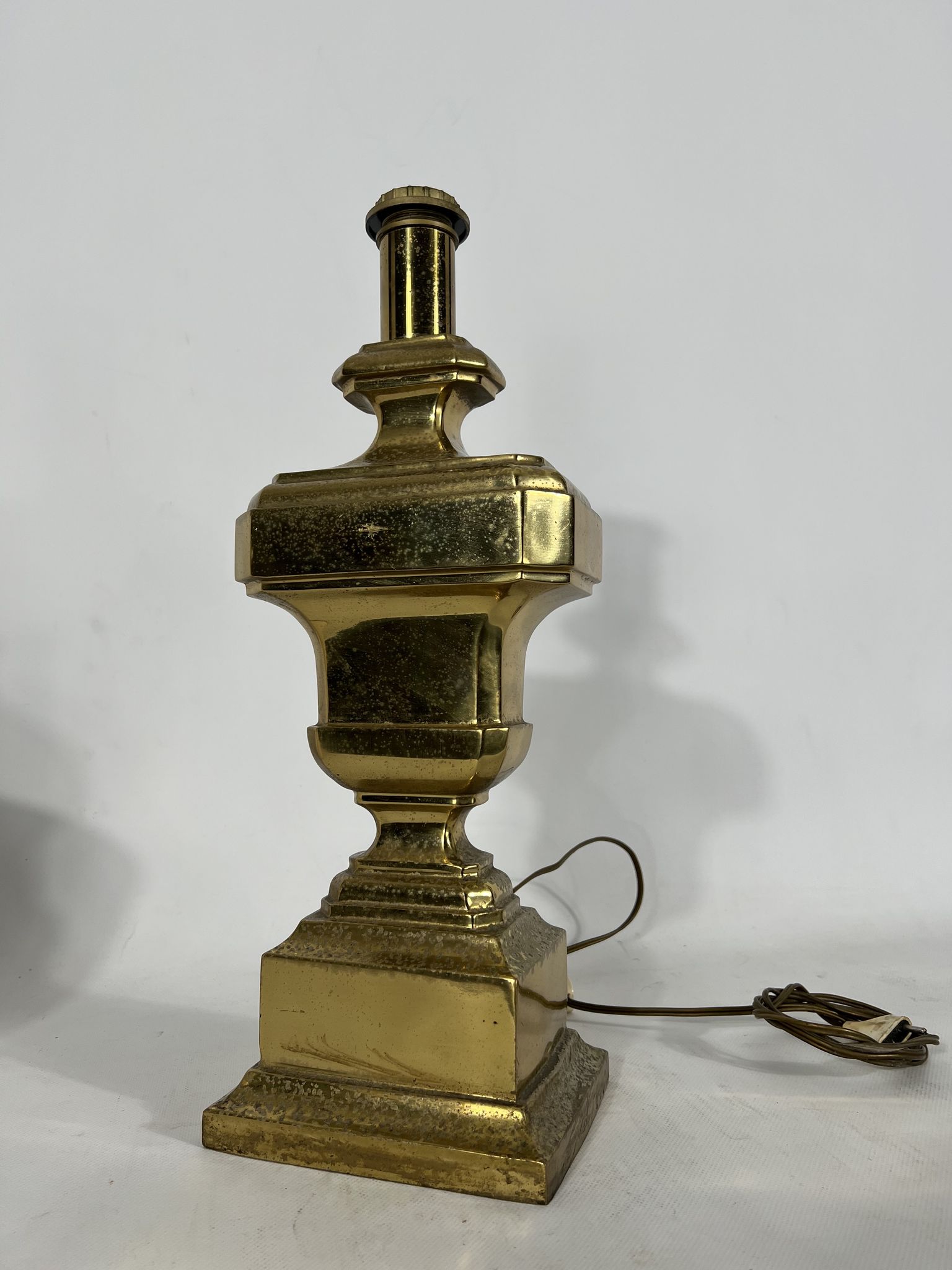 Lampe de table italienne en laiton massif des années 50