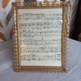 Chiseled gold pose photo frame