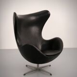 The Egg Chair – Arne Jacobsen, Denmark, 1960 – Black Leather by Fritz Hansen