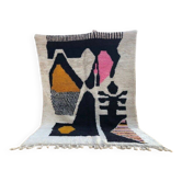Traditional handmade Moroccan wool rug size 150 x 250 cm.