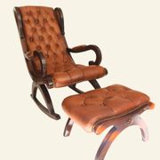Fauteuil à bascule avec repose-pieds, bois et cuir capitonné