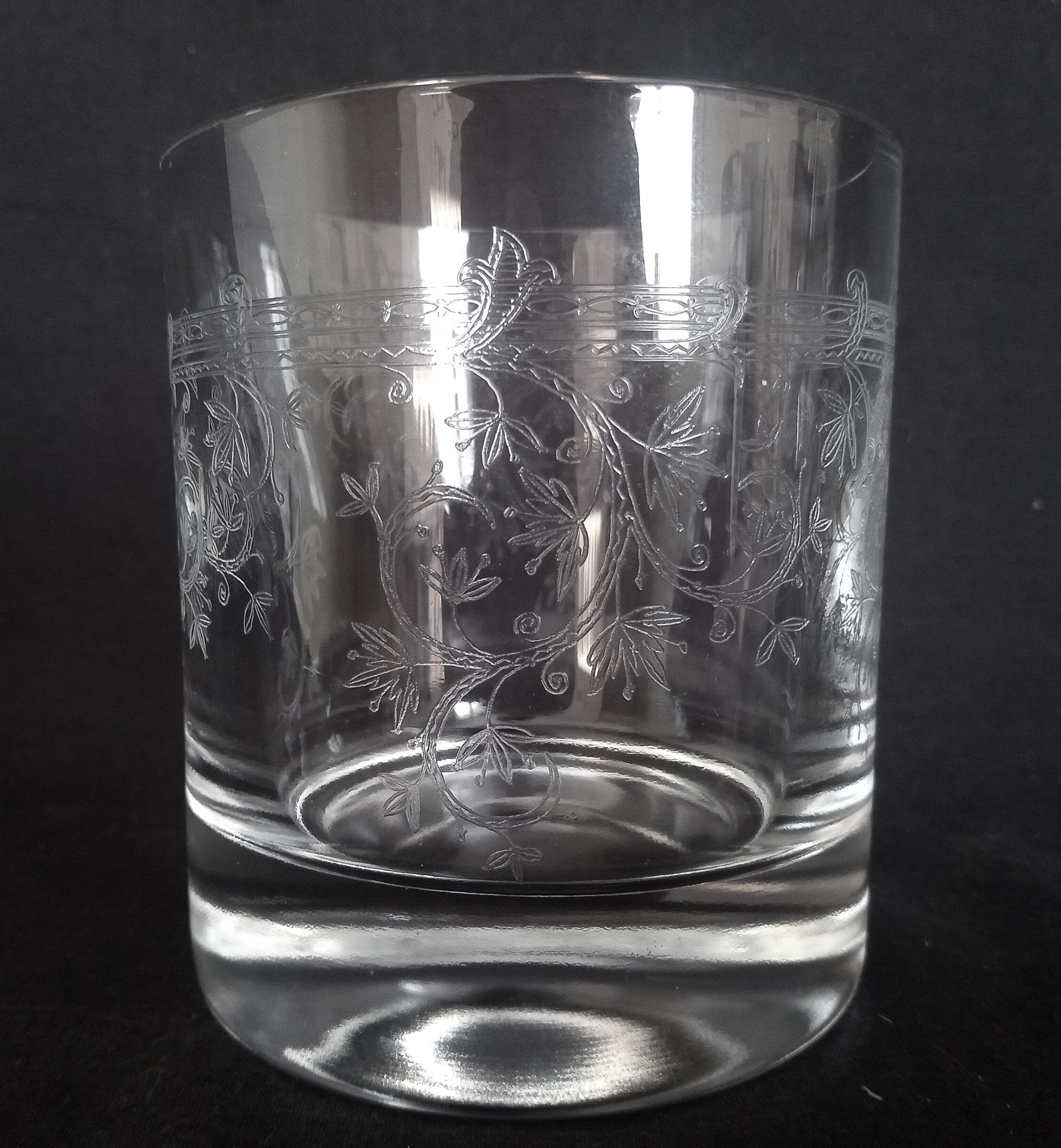 Set of 6 whisky glasses engraved with floral motifs