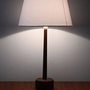 Lampe de table danoise en teck tourné des années 1950/60