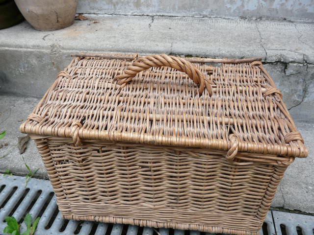 Vintage wicker basket for poultry rabbit