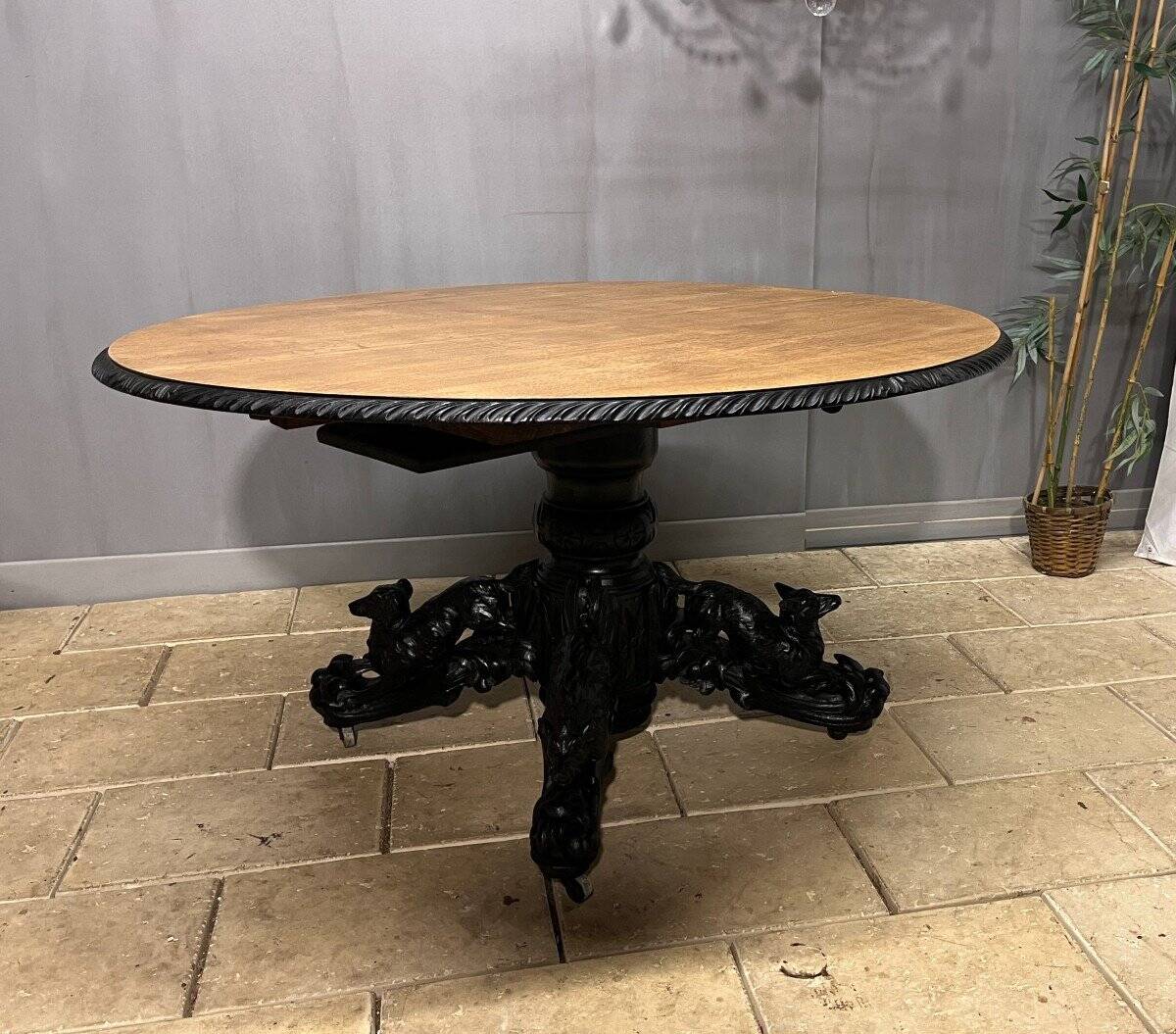 Large oval oak hunting table with central leg and extensions