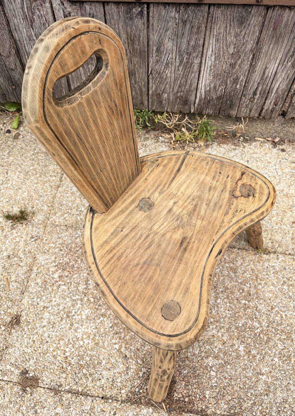 Chaise d’enfant rustique artisanale, tree trunk, esprit wabi-sabi
