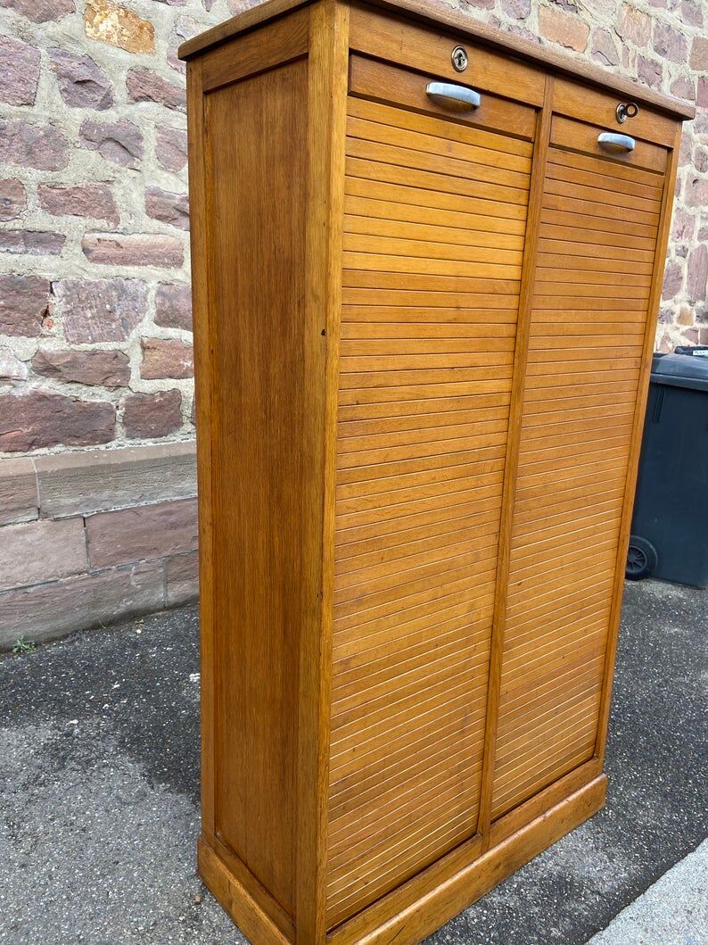 Sliding curtain cabinet cabinet