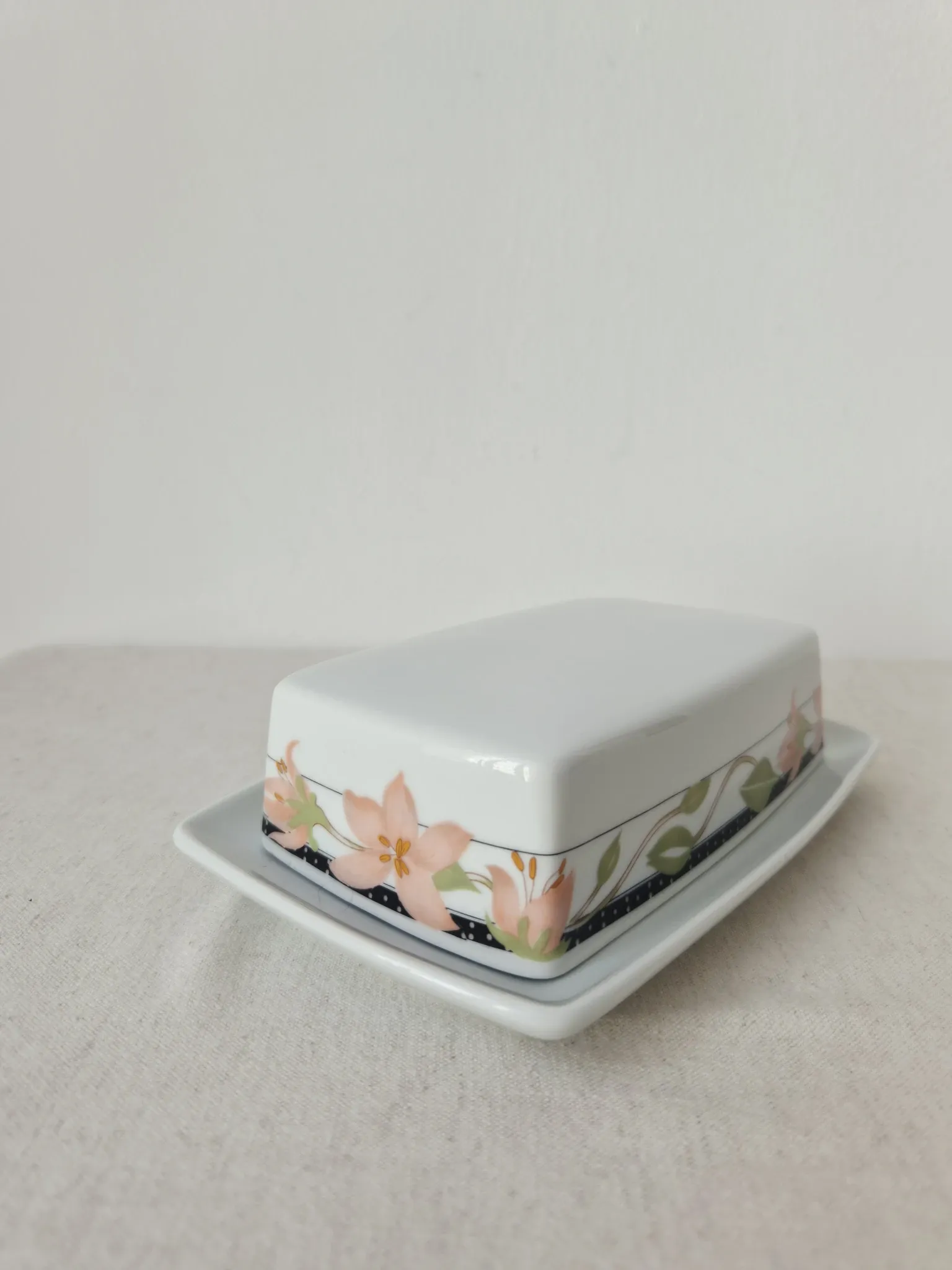 Vintage porcelain butter dish Apilco "Louisiane" - Yves Deshoulieres