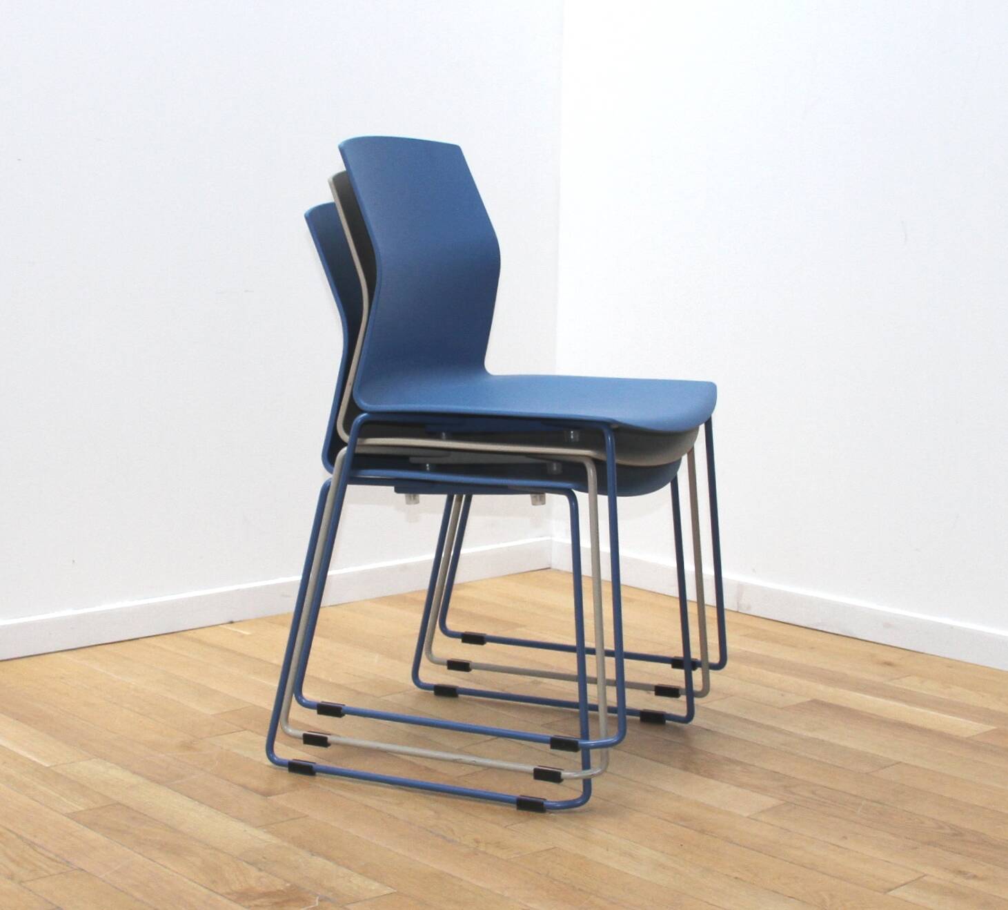 Kabi Wire visitor chair, Akaba