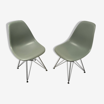 Paire de chaises de Charles et Ray Eames édition Vitra récente