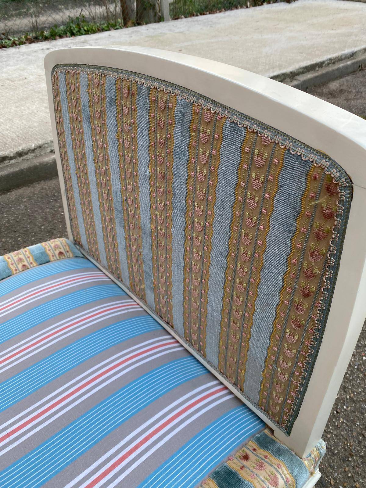 Louis XV velvet bench from the 19th century.