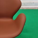 Arne Jacobsen Swan chair by Fritz Hansen