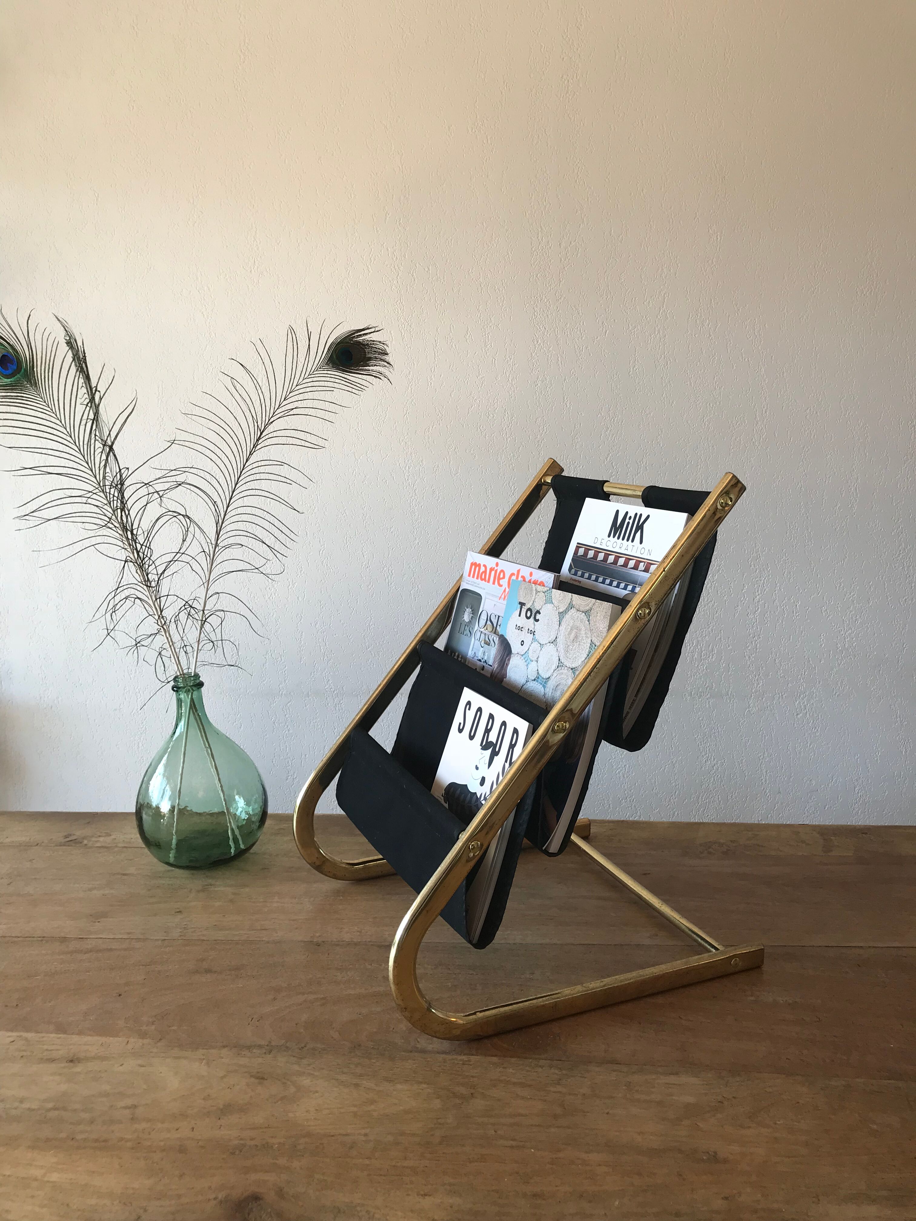 Golden review holder