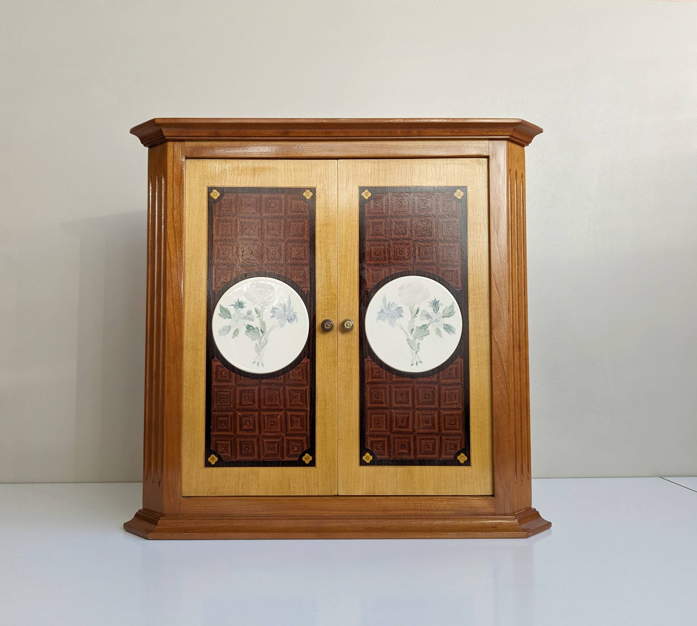 Wall cabinet with inlays, corner cabinet