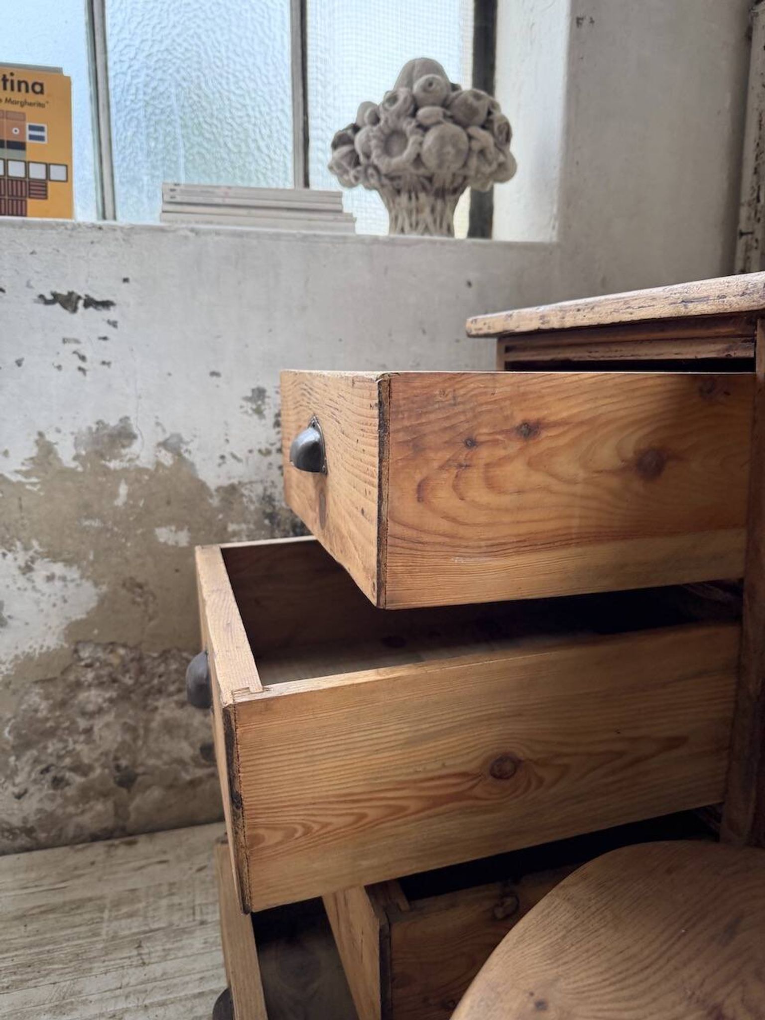 Bureau pin meuble atelier 1950
