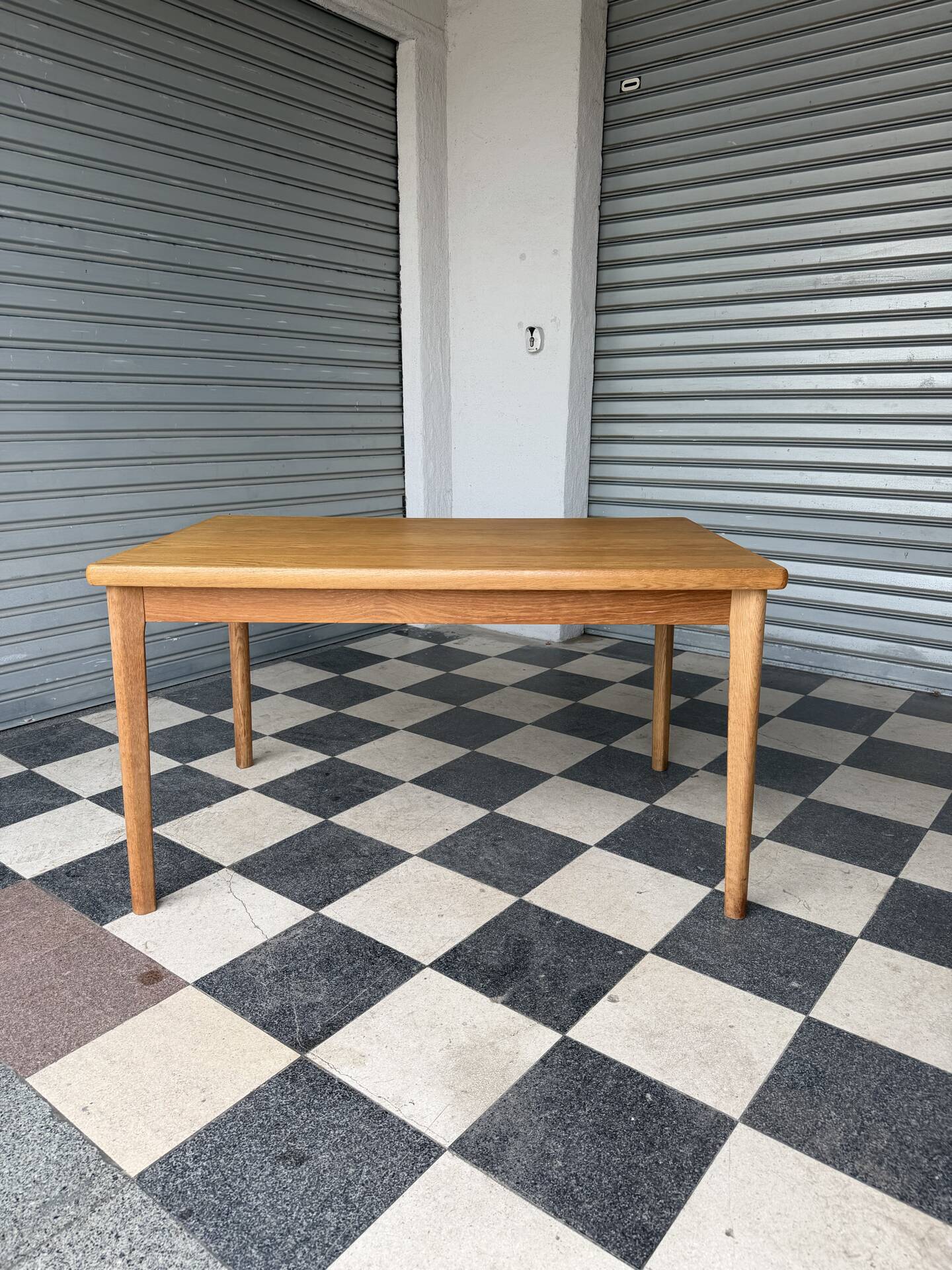 Table scandinave en chêne