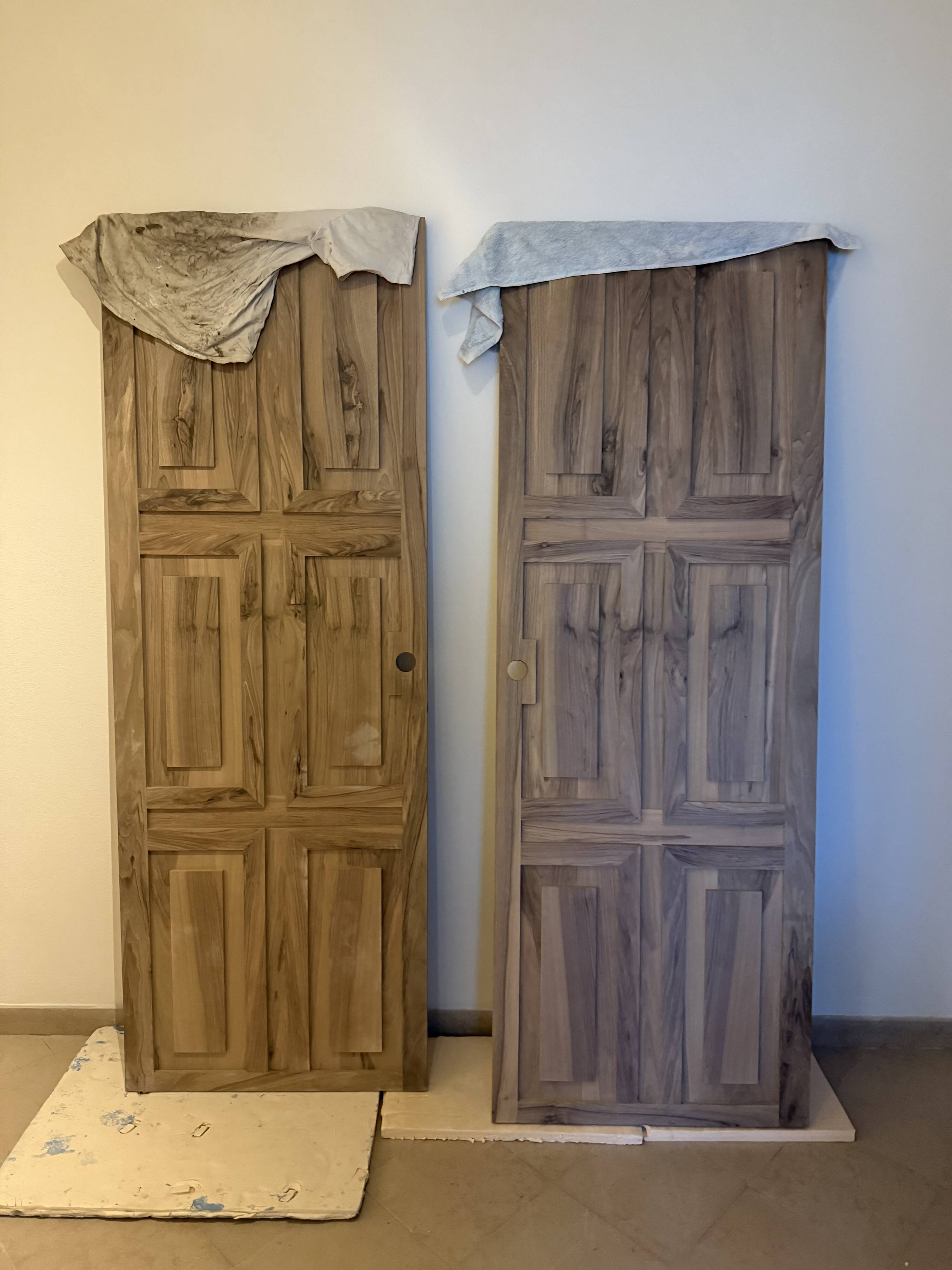 2 sliding doors in solid walnut – Scrigno system – 204 x 72 cm