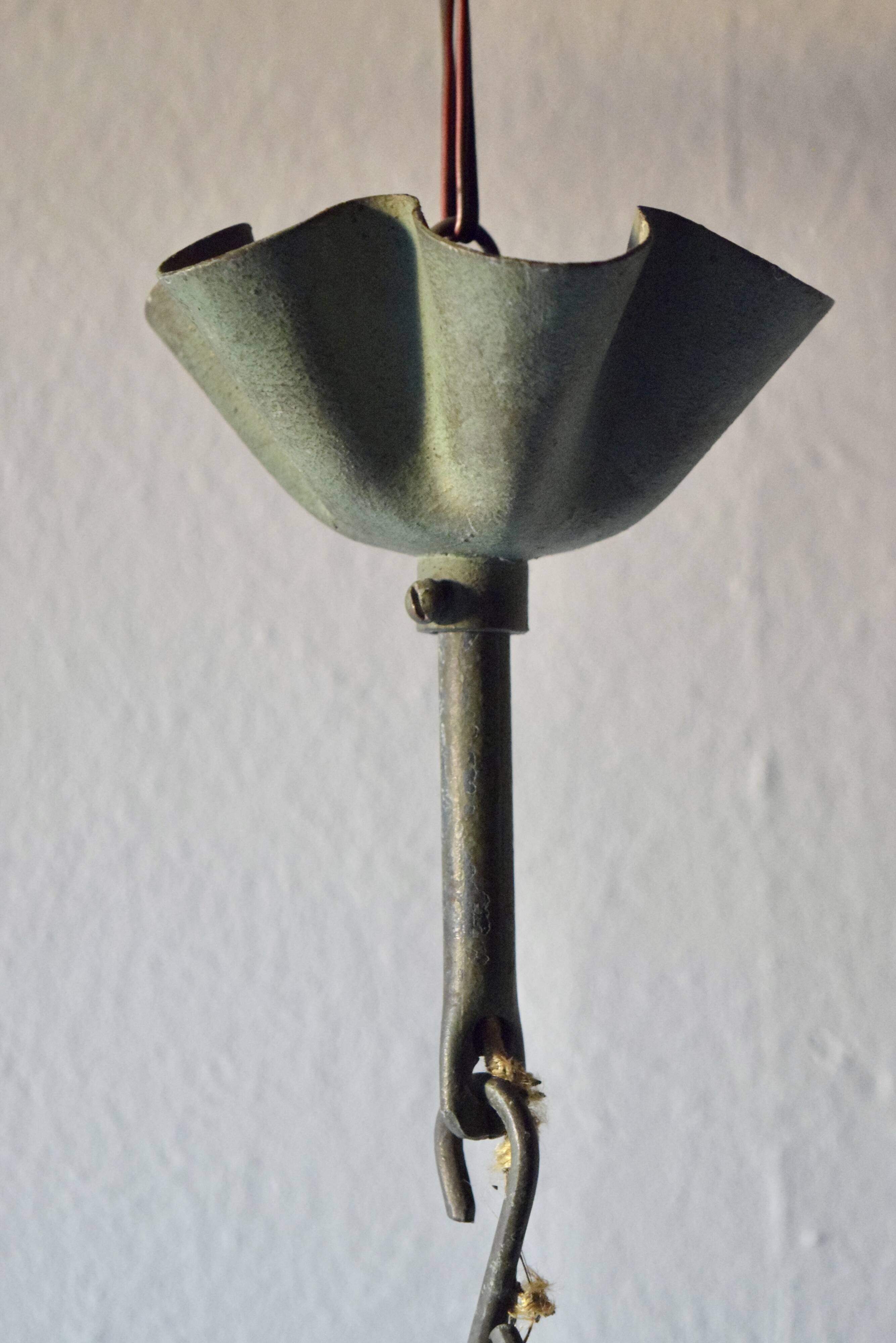 Ancien lustre en fer forgé
