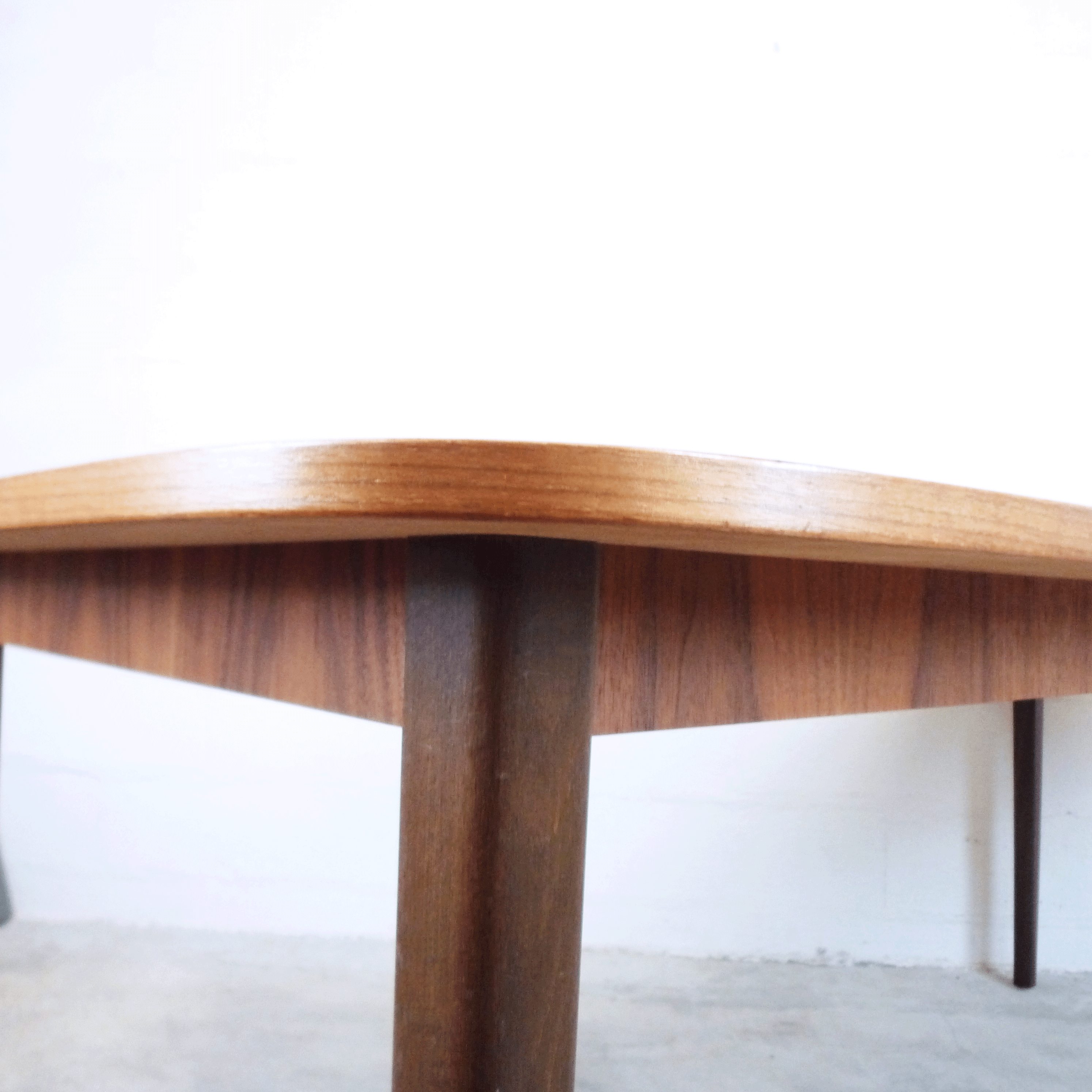 Table of extensible teak dining