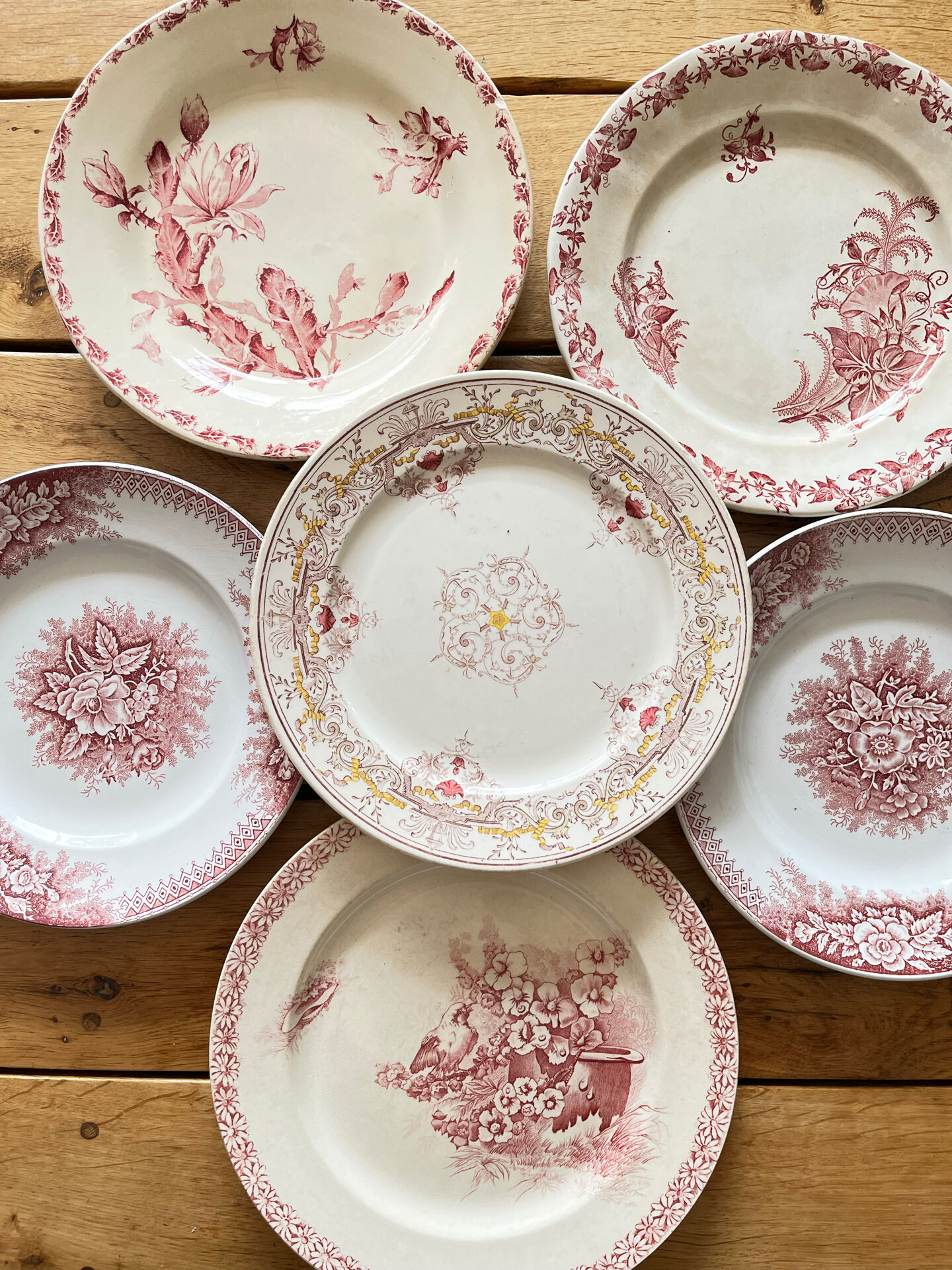 Assiettes dépareillées 