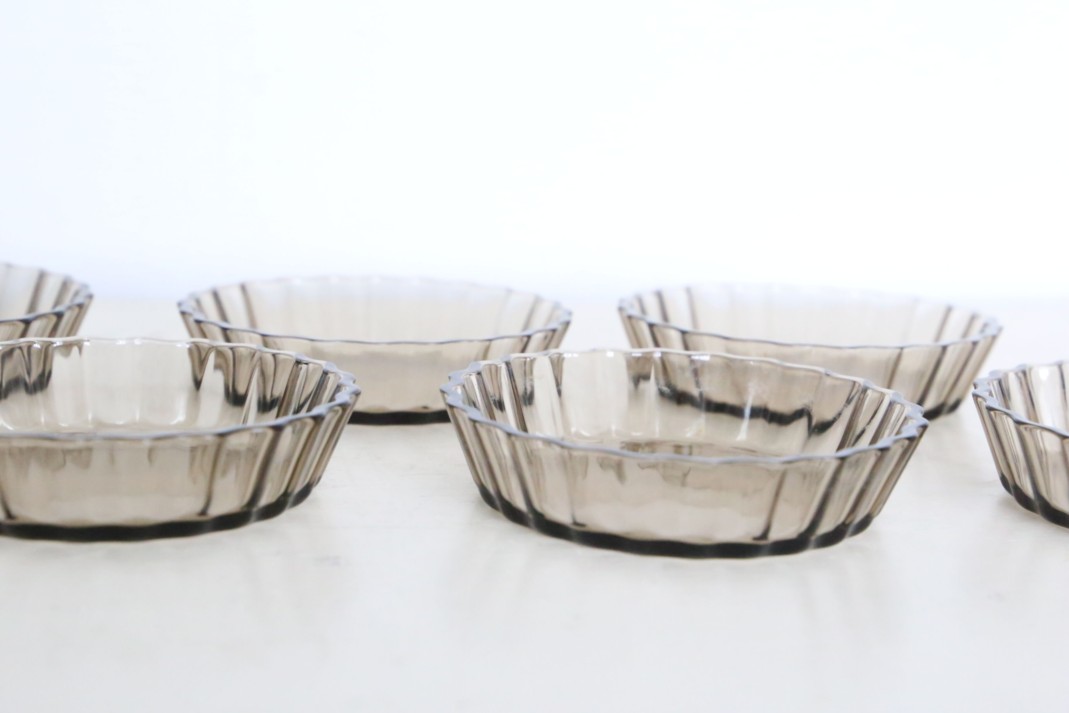 6 plats à tartelette, Arcopal, verre fumé, Vintage