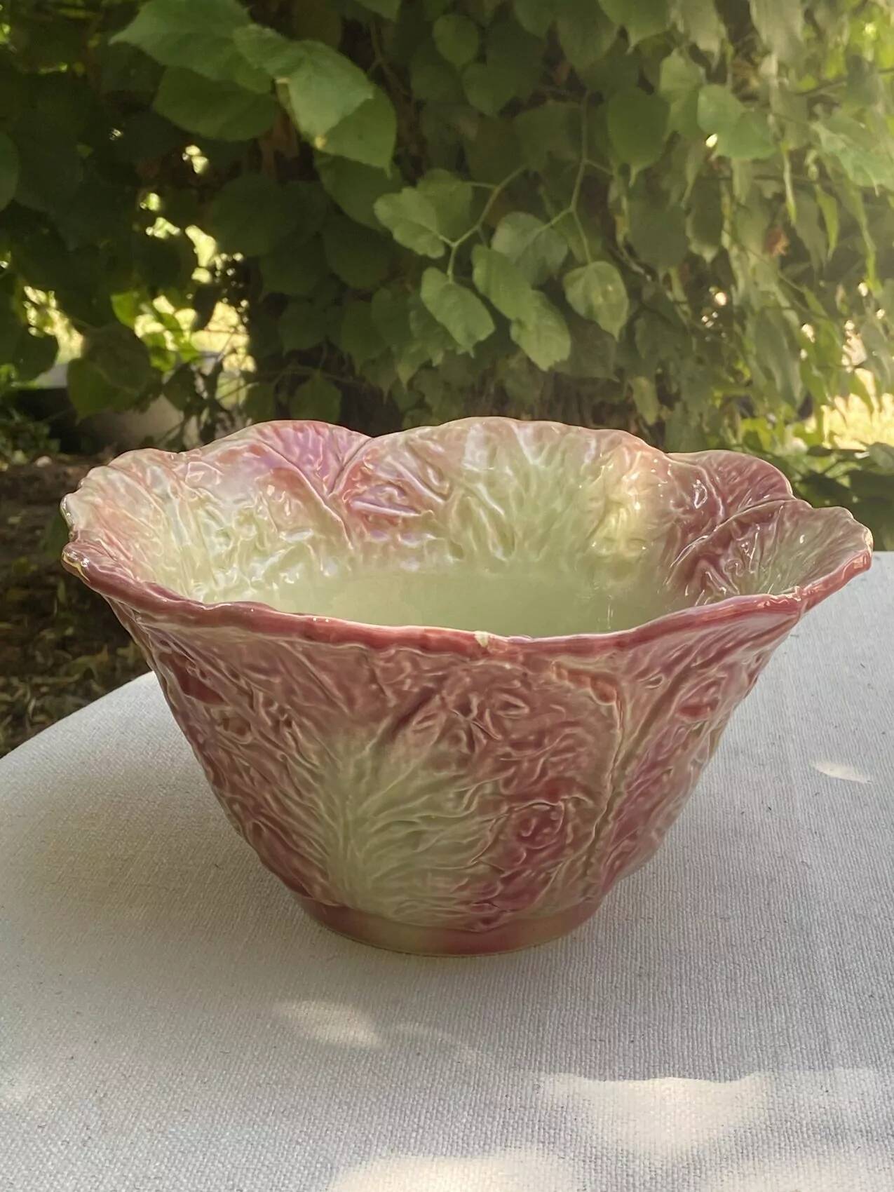 Large vintage salad bowl in the shape of a pink cabbage – barbotine earthenware – 1980s