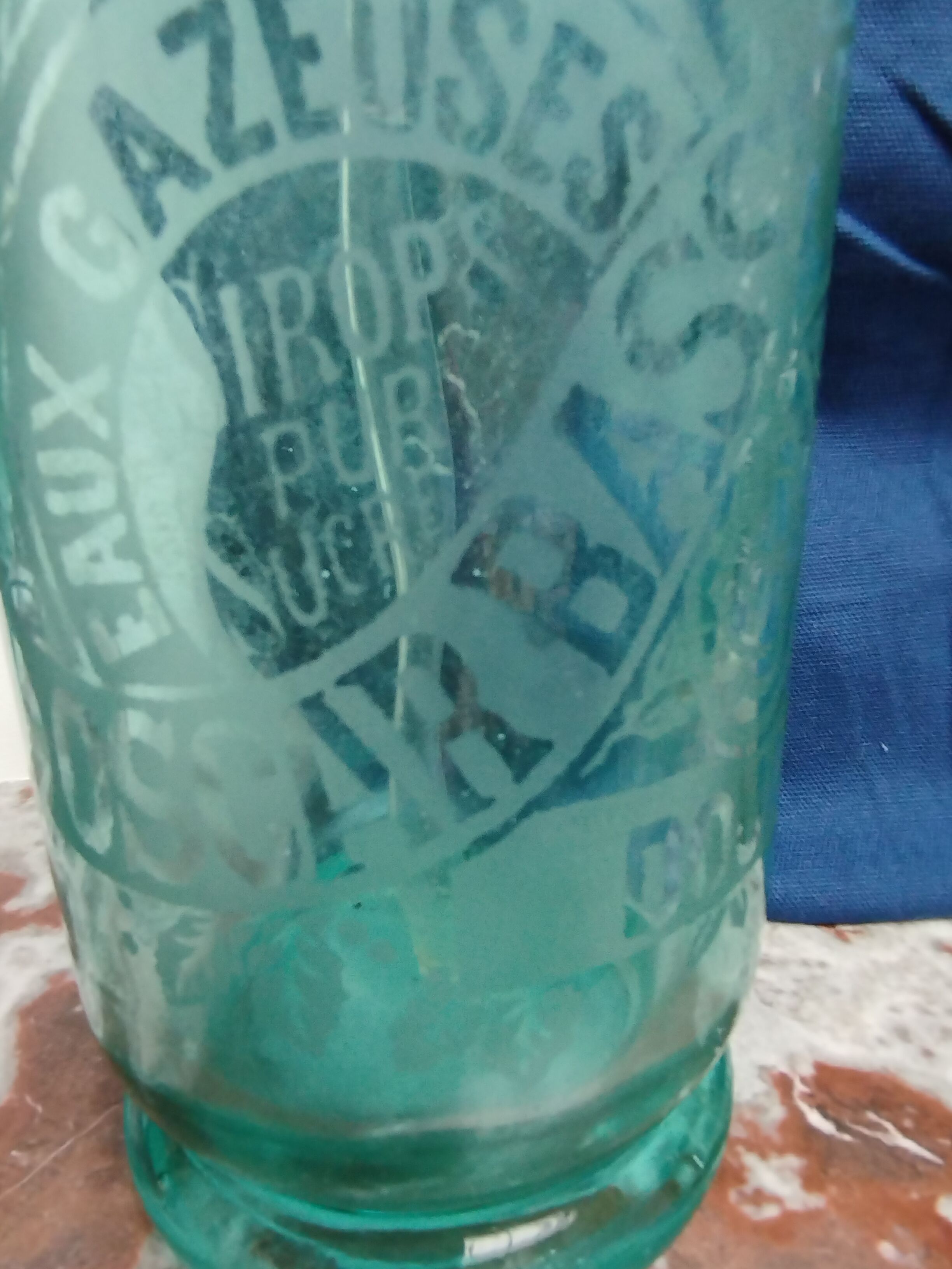 Oscar Basset sparkling water siphon