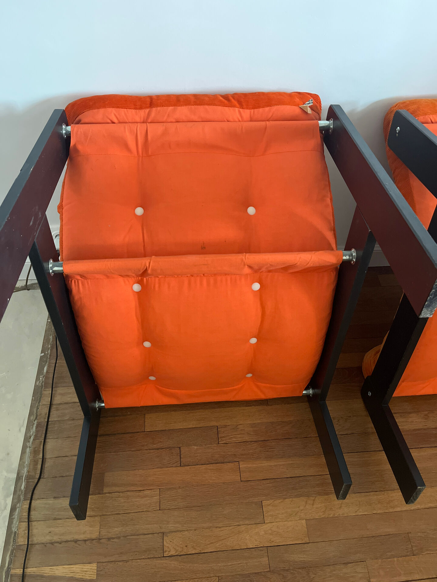 2 fauteuils en velours orange Vintage année 1974