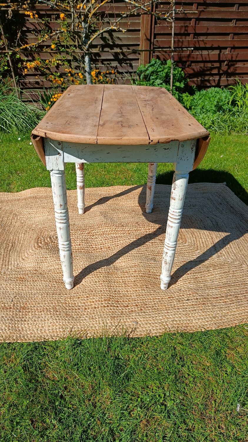 Antique patinated round table – wooden top