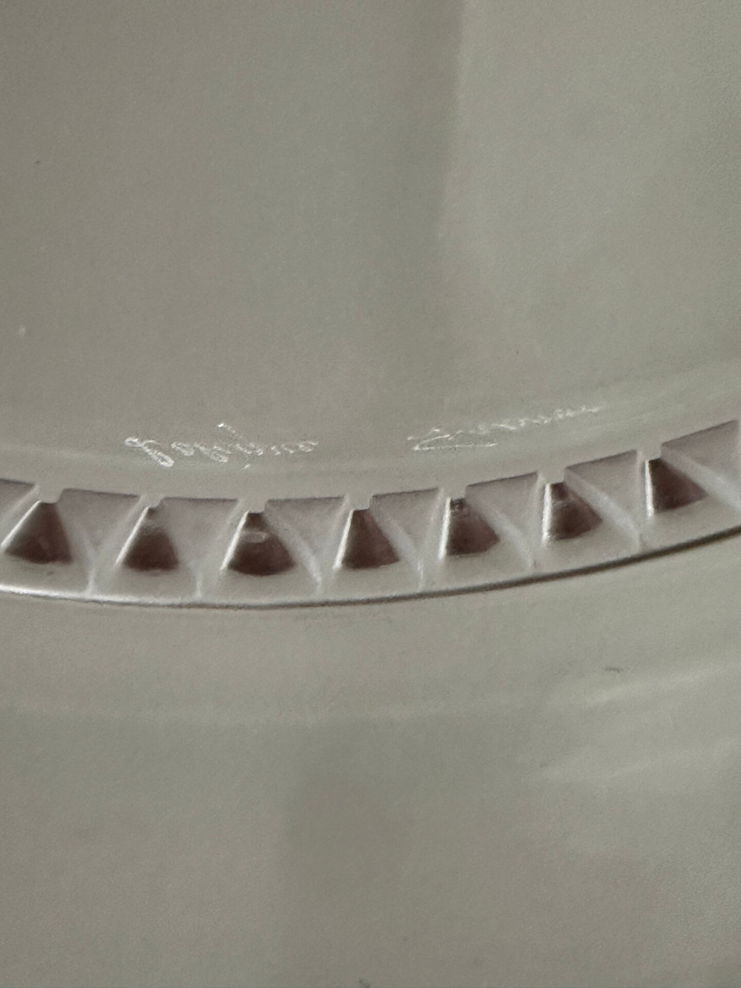 6 Starter/Dessert Plates Lalique France Model Bourgueil