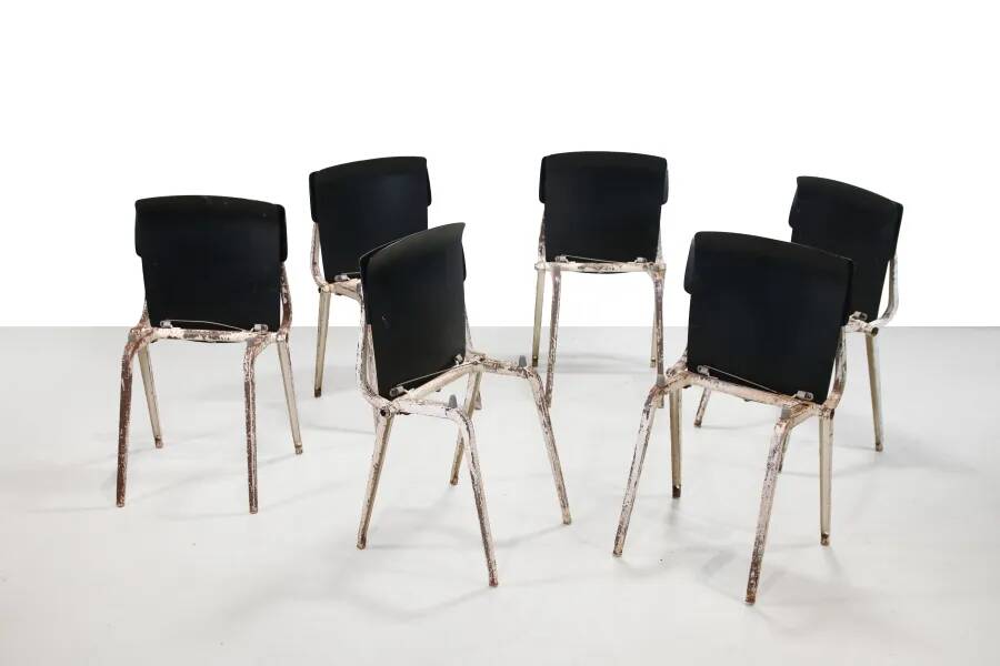 Ensemble de six rares chaises de théâtre Revolt empilables et pliables Friso Kramer