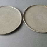 2 stoneware plates or small dishes