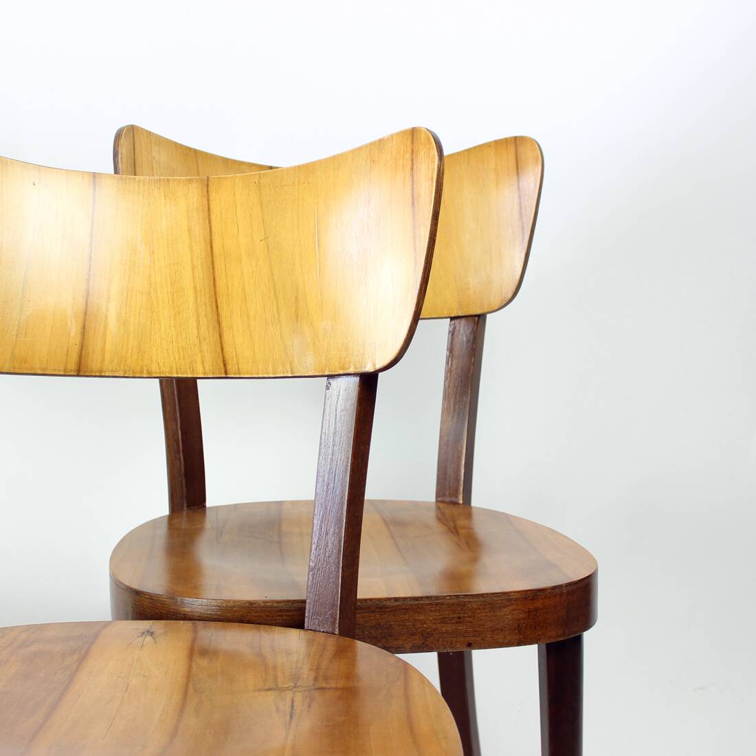 Ensemble de 4 chaises à repas par Tatra en noyer, Tchécoslovaquie 1960