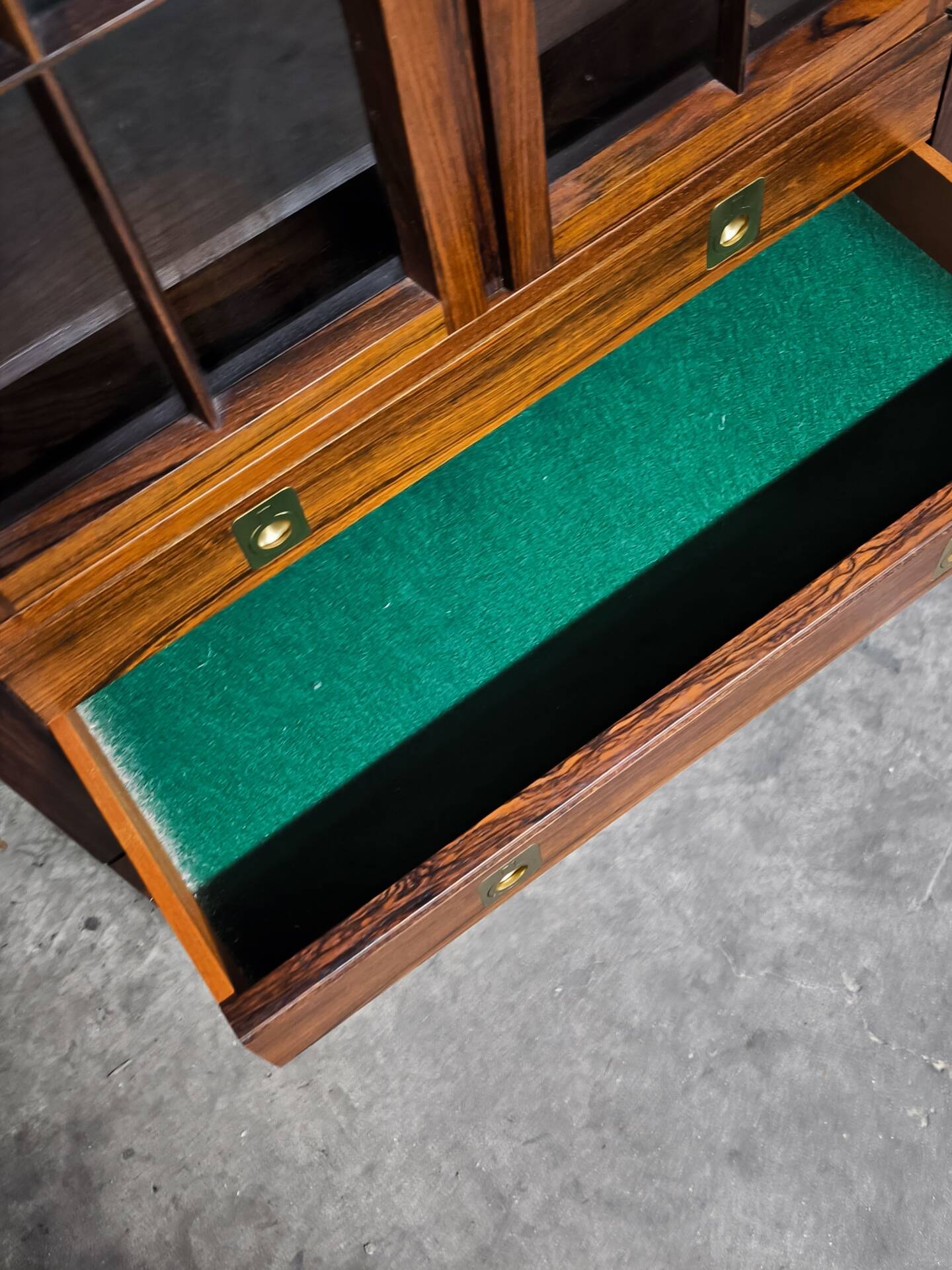Vintage 1960s Scandinavian display cabinet in rosewood.