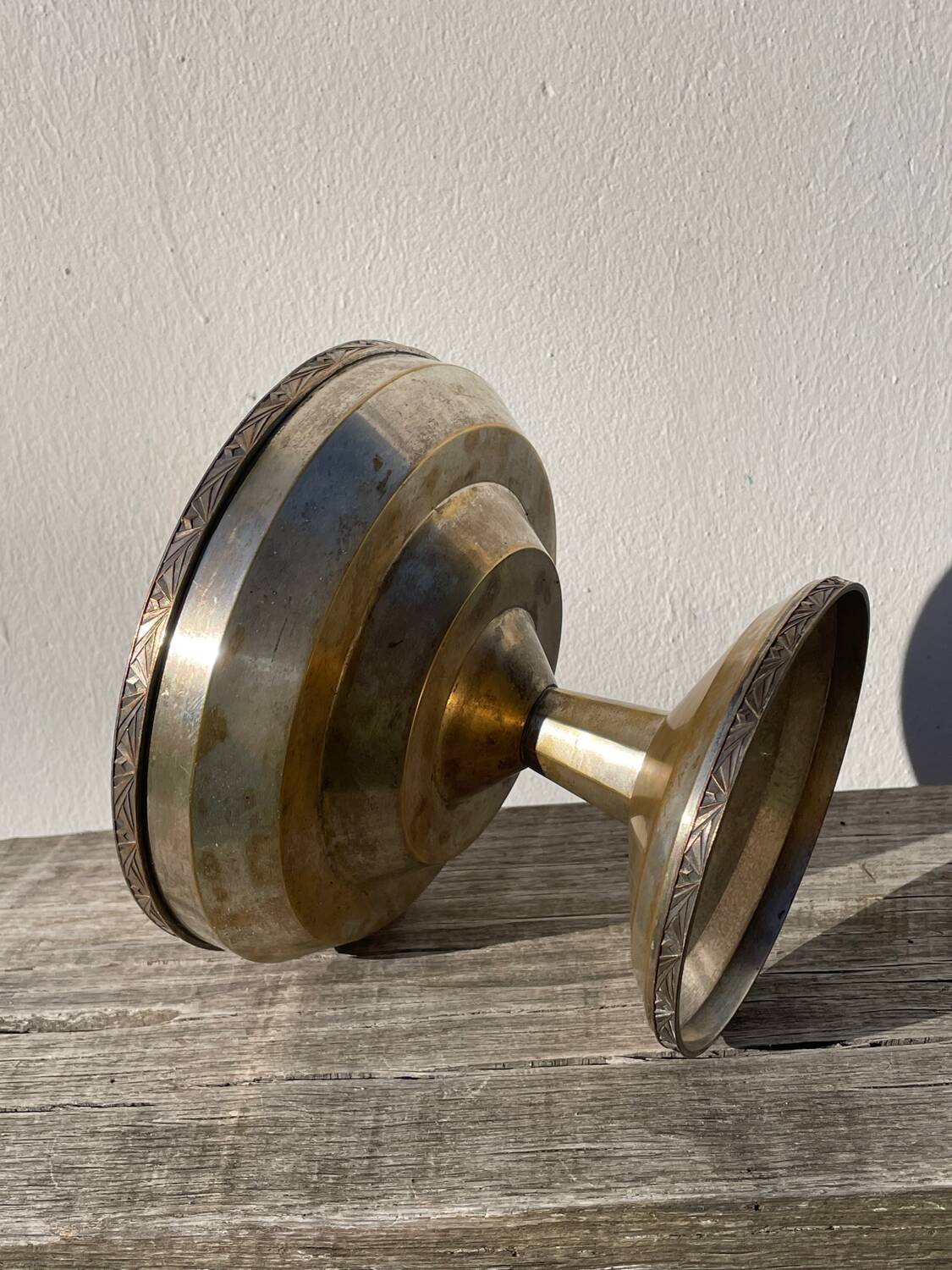 Art Deco footed cup in silver metal