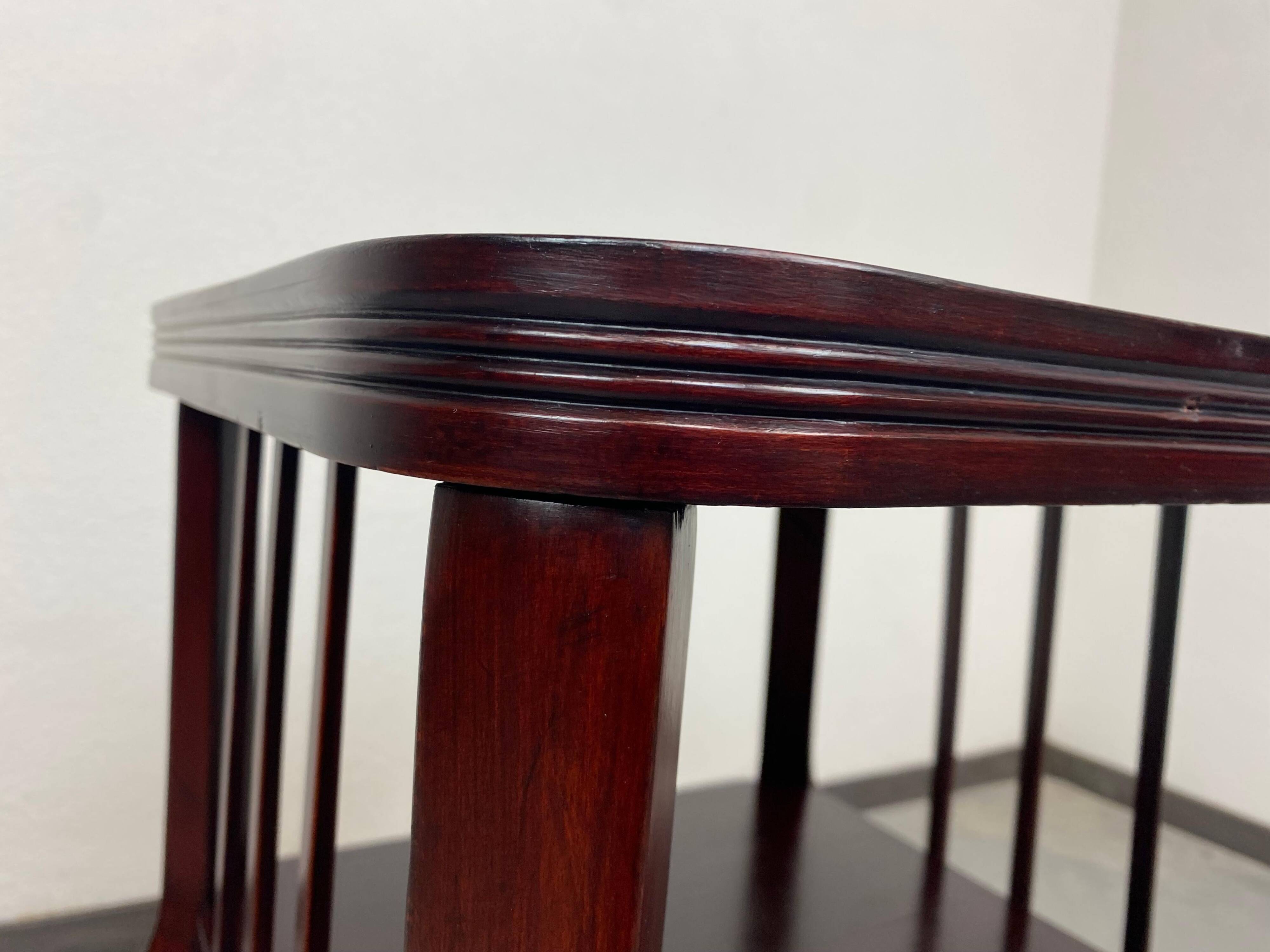 Table basse Sécession n°412 par Otto Wagner pour Thonet
